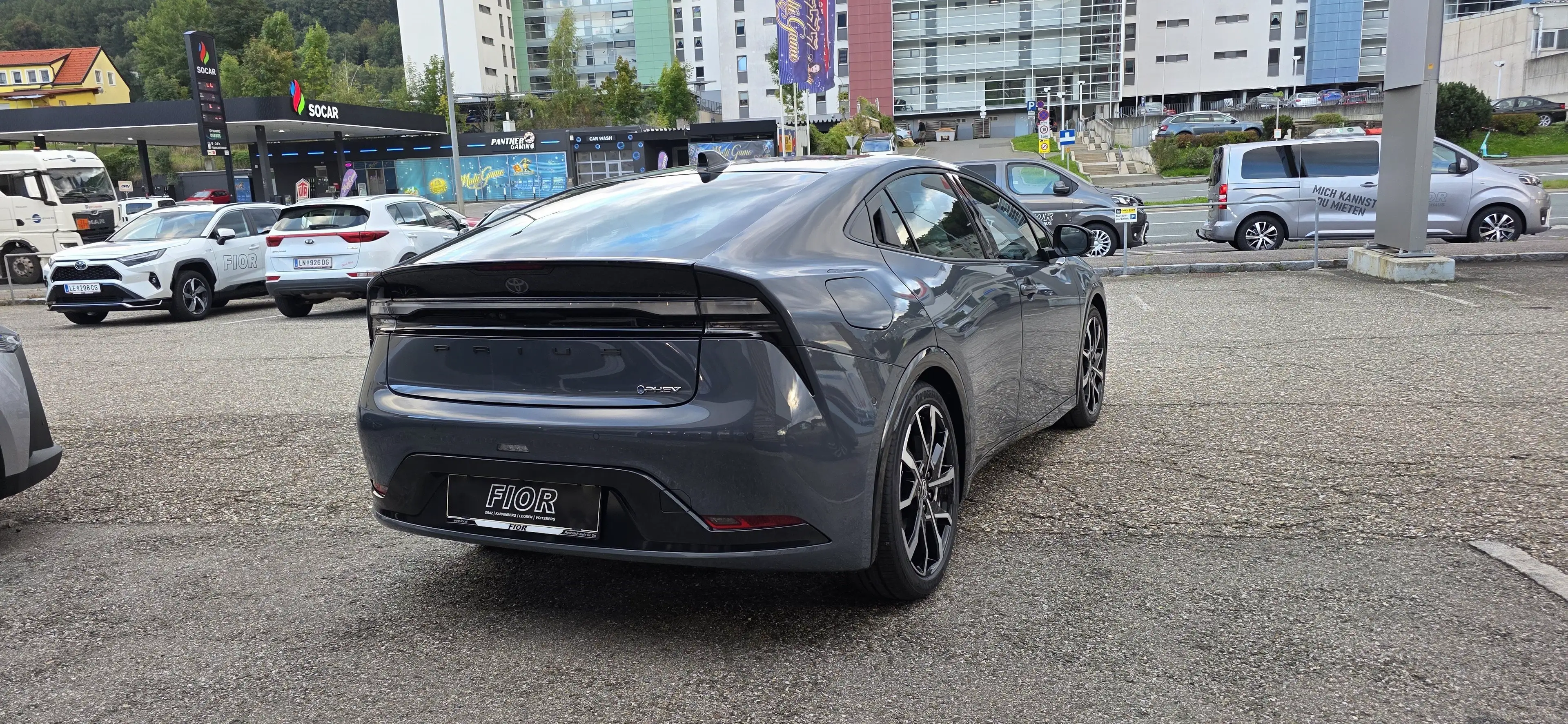 Toyota Prius Plug-in Hybrid Advanced — photo 6