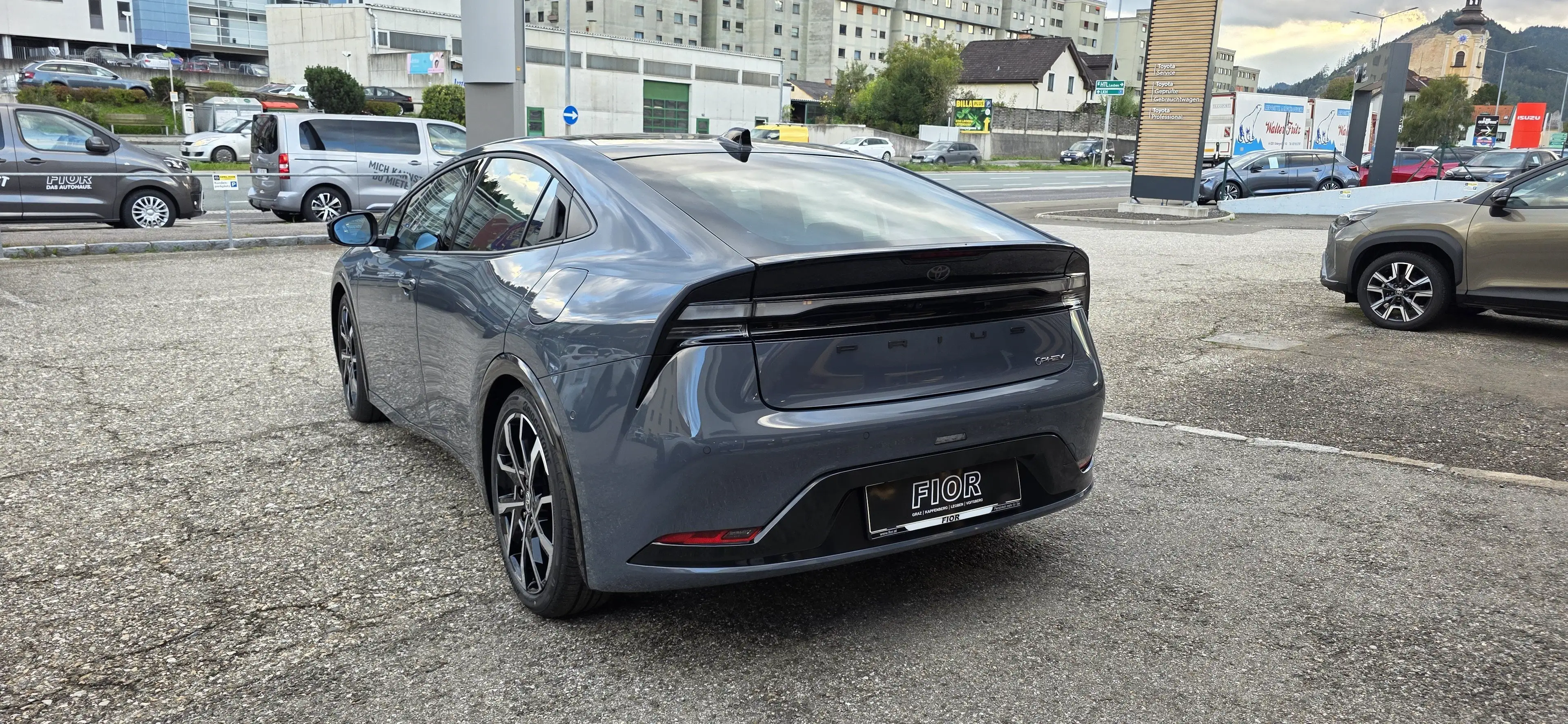 Toyota Prius Plug-in Hybrid Advanced — photo 4