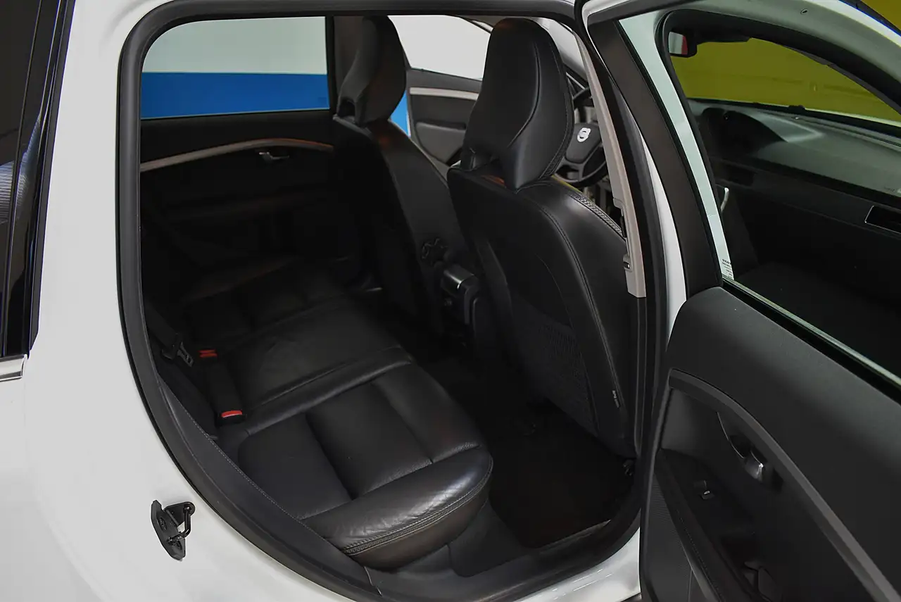 VOLVO XC70 D5 2.4 215CH KINETIC AWD