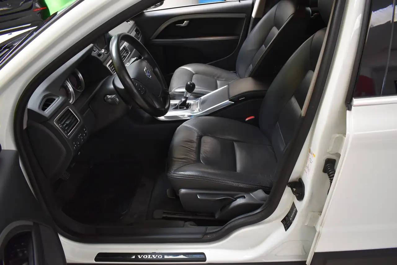 VOLVO XC70 D5 2.4 215CH KINETIC AWD