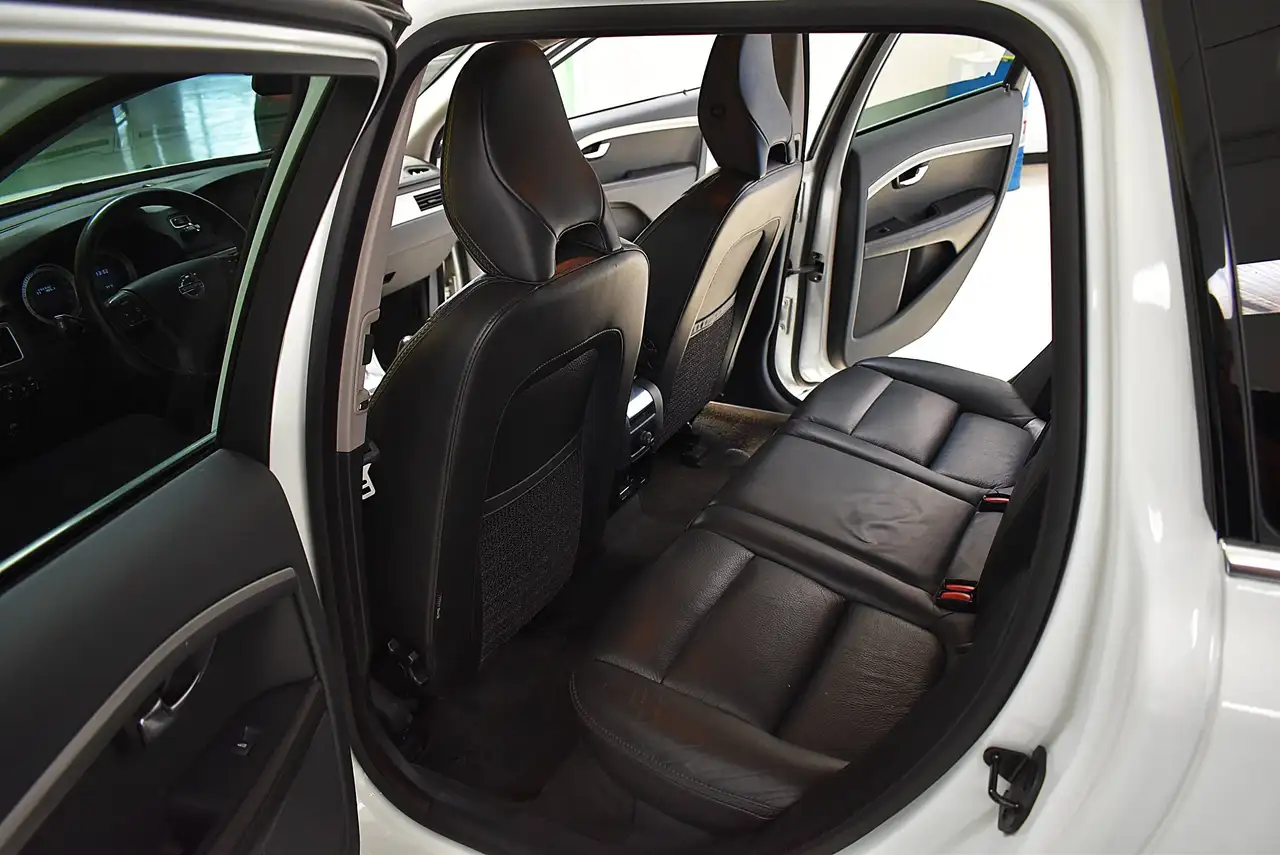 VOLVO XC70 D5 2.4 215CH KINETIC AWD