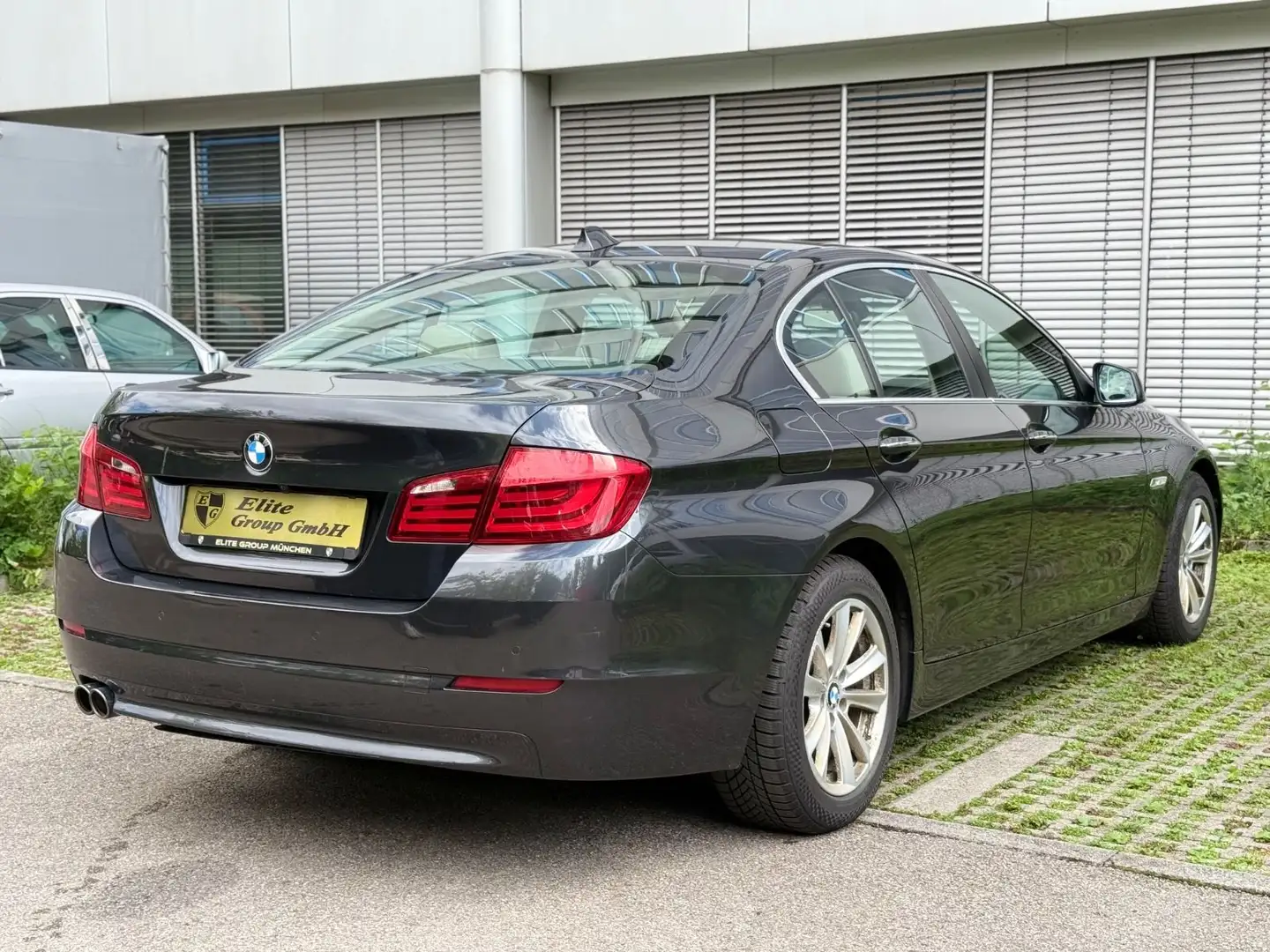 BMW 520 d Lim.*Head-Up*ACC*Kamera*Leder*Bi-Xenon* Grau - 2