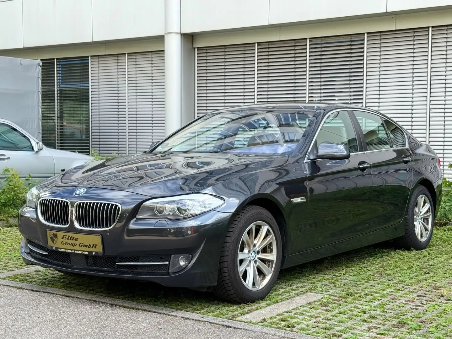 BMW 520 d Lim.*Head-Up*ACC*Kamera*Leder*Bi-Xenon* Grau - 1