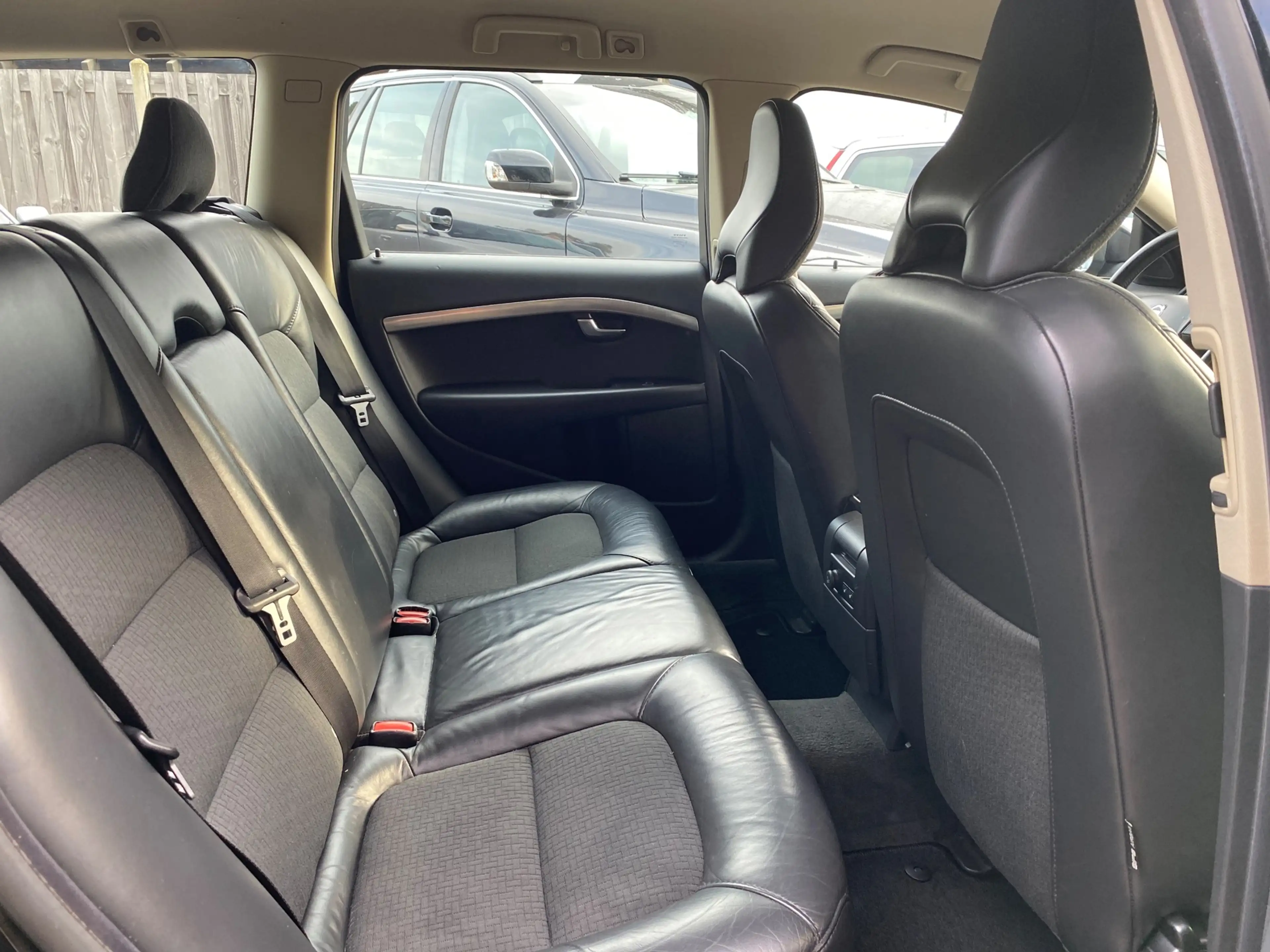 Volvo V70 2.5FT Momentum Automaat H.LEER / XENON / Youngtime — photo 10