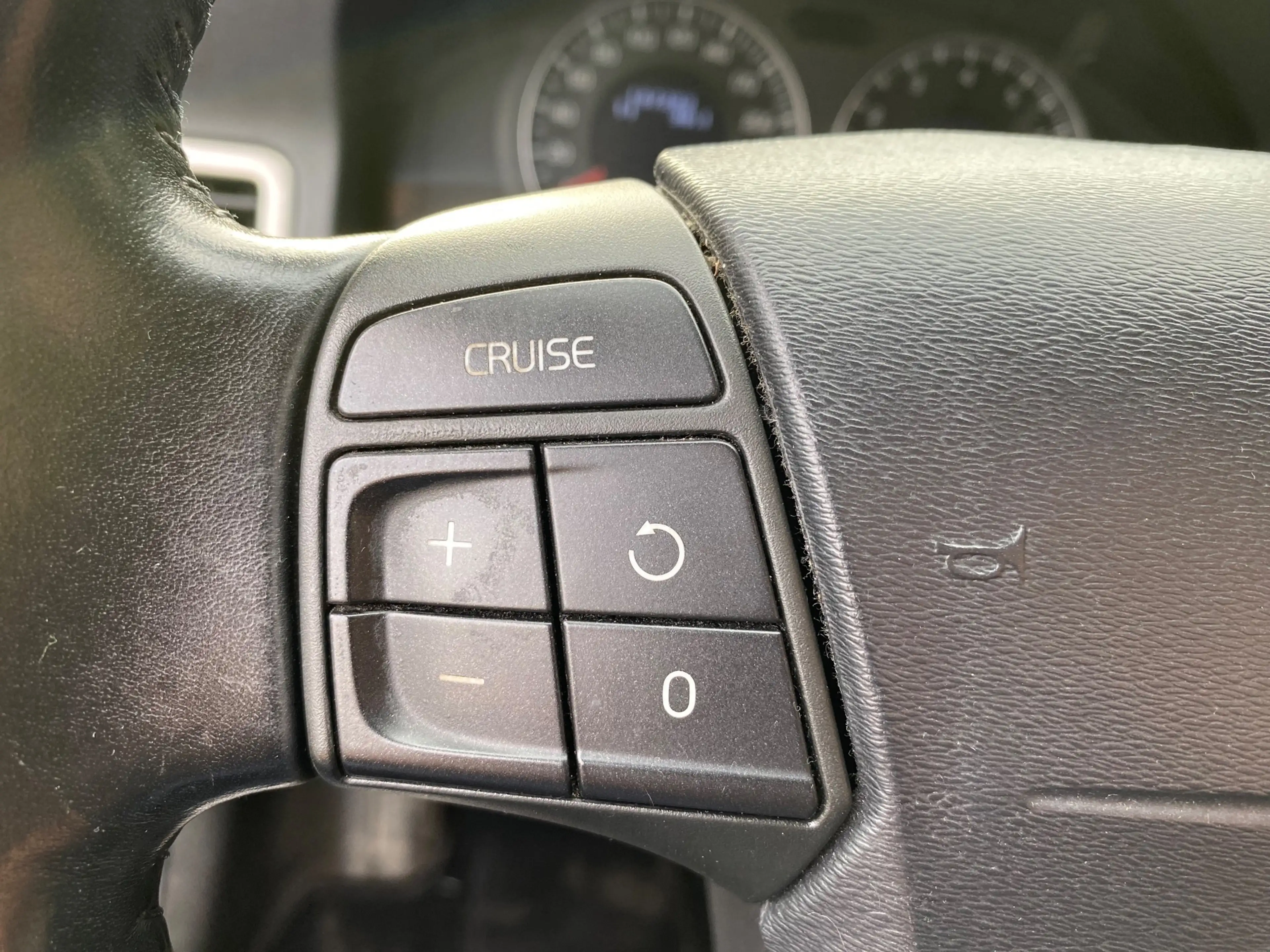 Volvo V70 2.5FT Momentum Automaat H.LEER / XENON / Youngtime — photo 13
