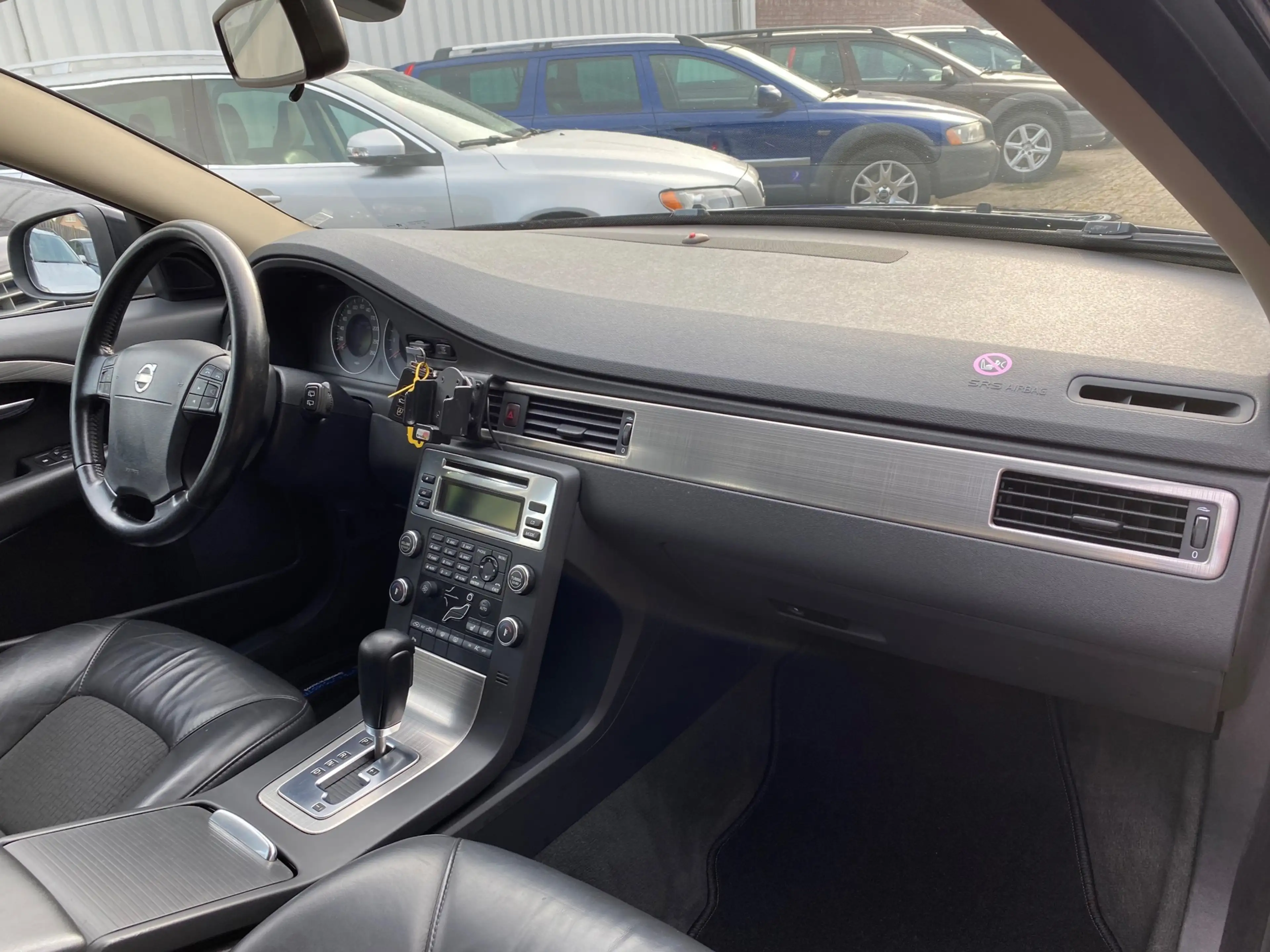 Volvo V70 2.5FT Momentum Automaat H.LEER / XENON / Youngtime — photo 8