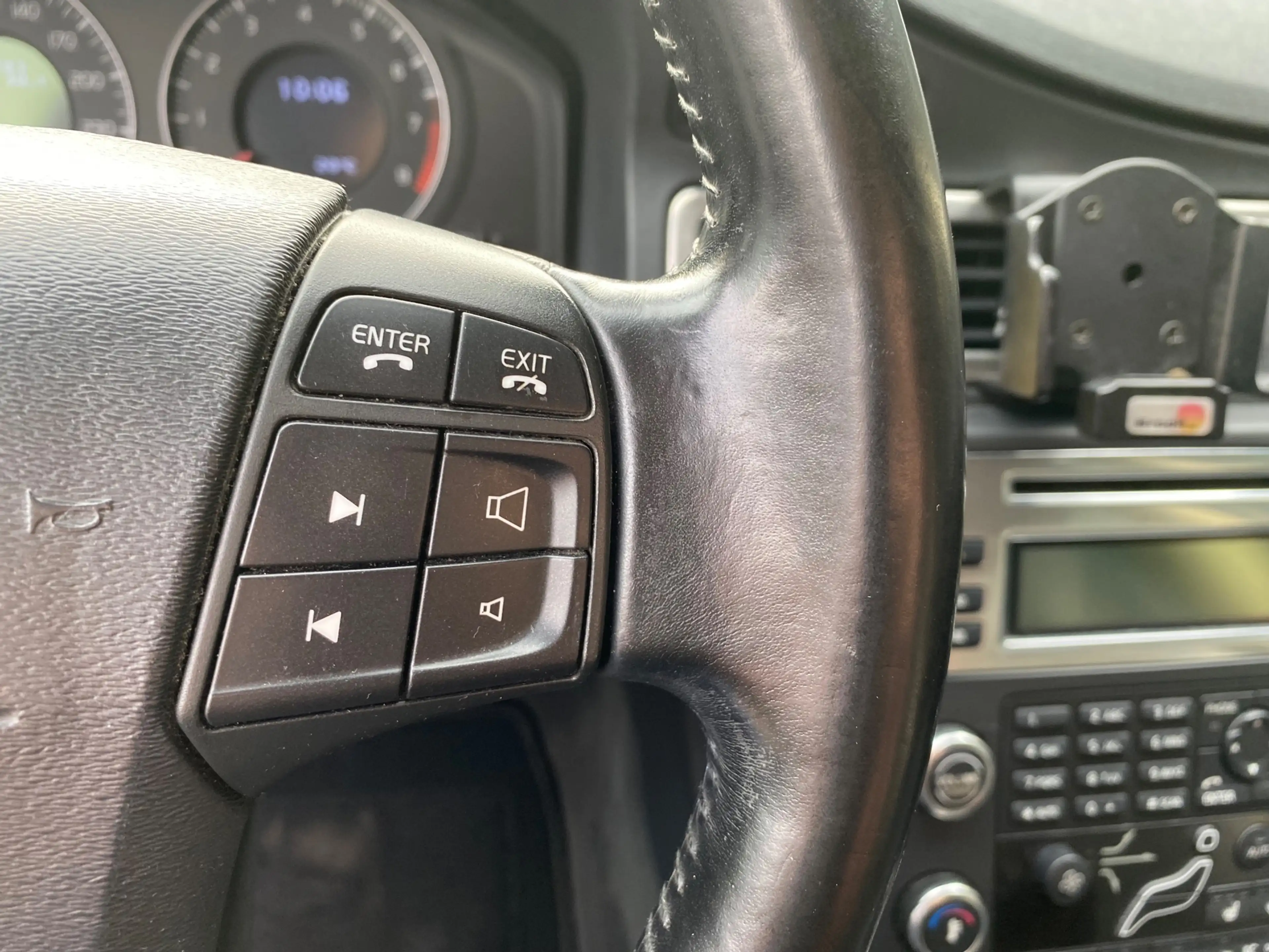 Volvo V70 2.5FT Momentum Automaat H.LEER / XENON / Youngtime — photo 14
