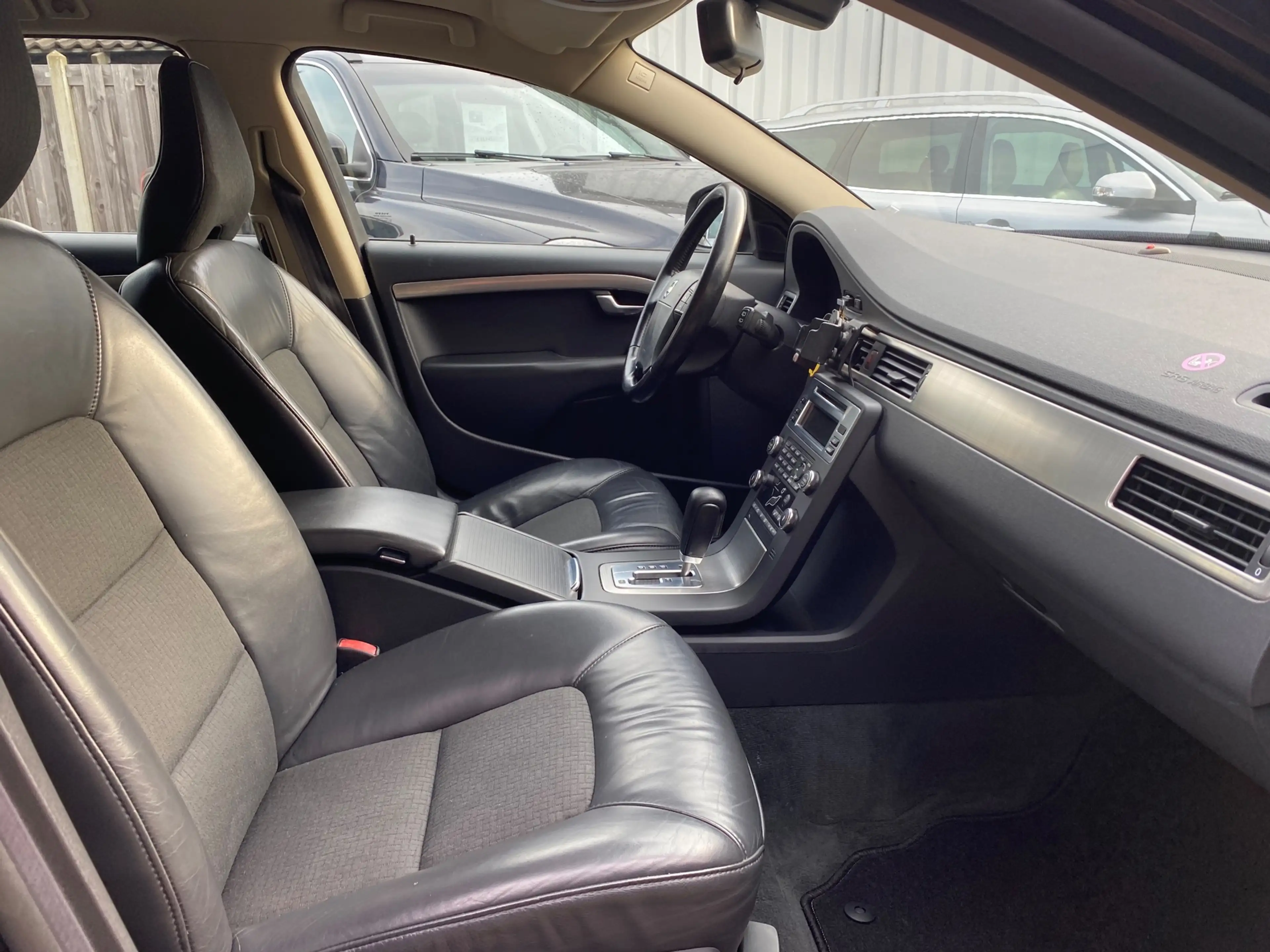 Volvo V70 2.5FT Momentum Automaat H.LEER / XENON / Youngtime — photo 9