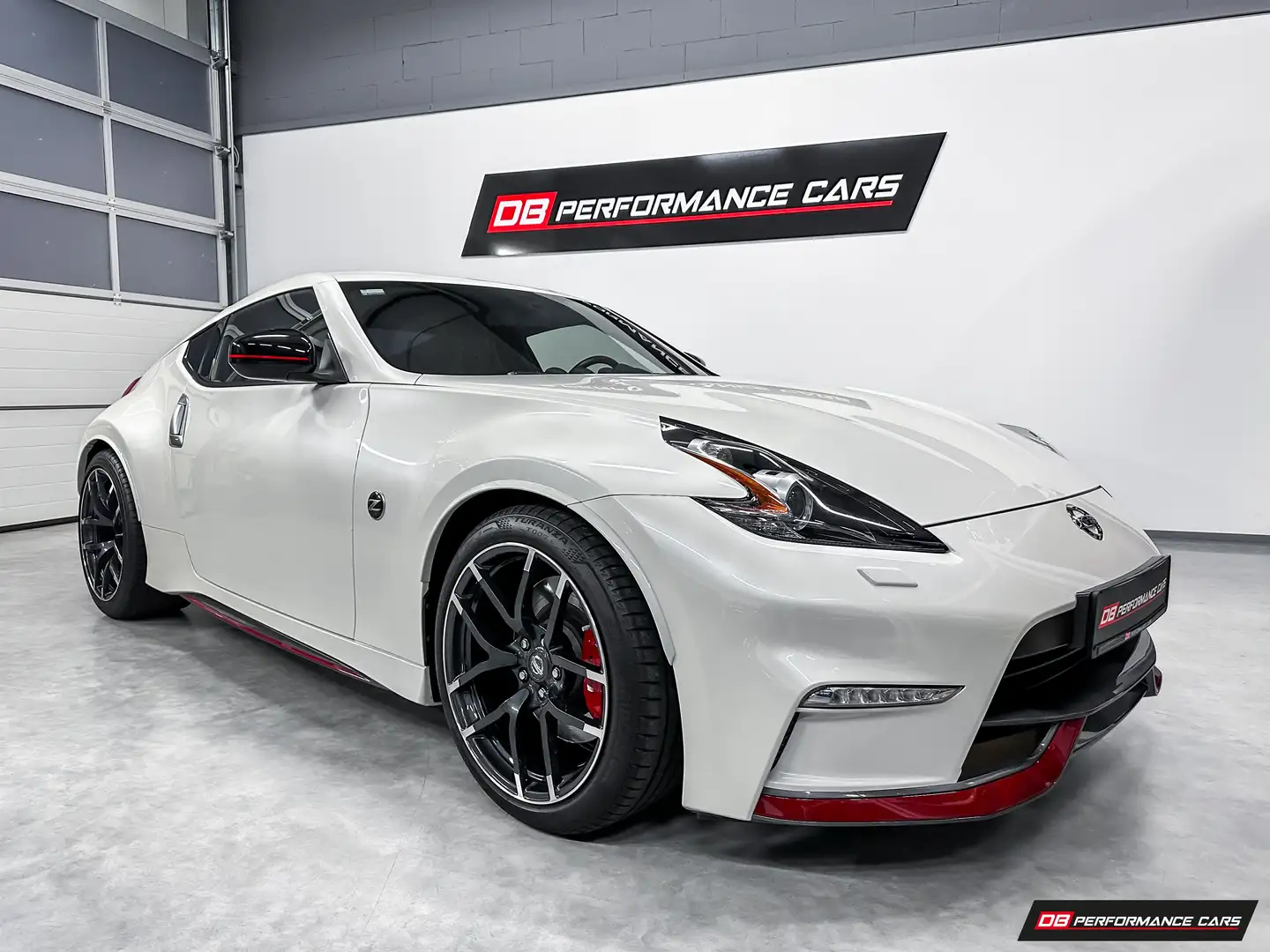 Nissan 370Z NISMO, top Zustand, Handschalter Weiß - 1