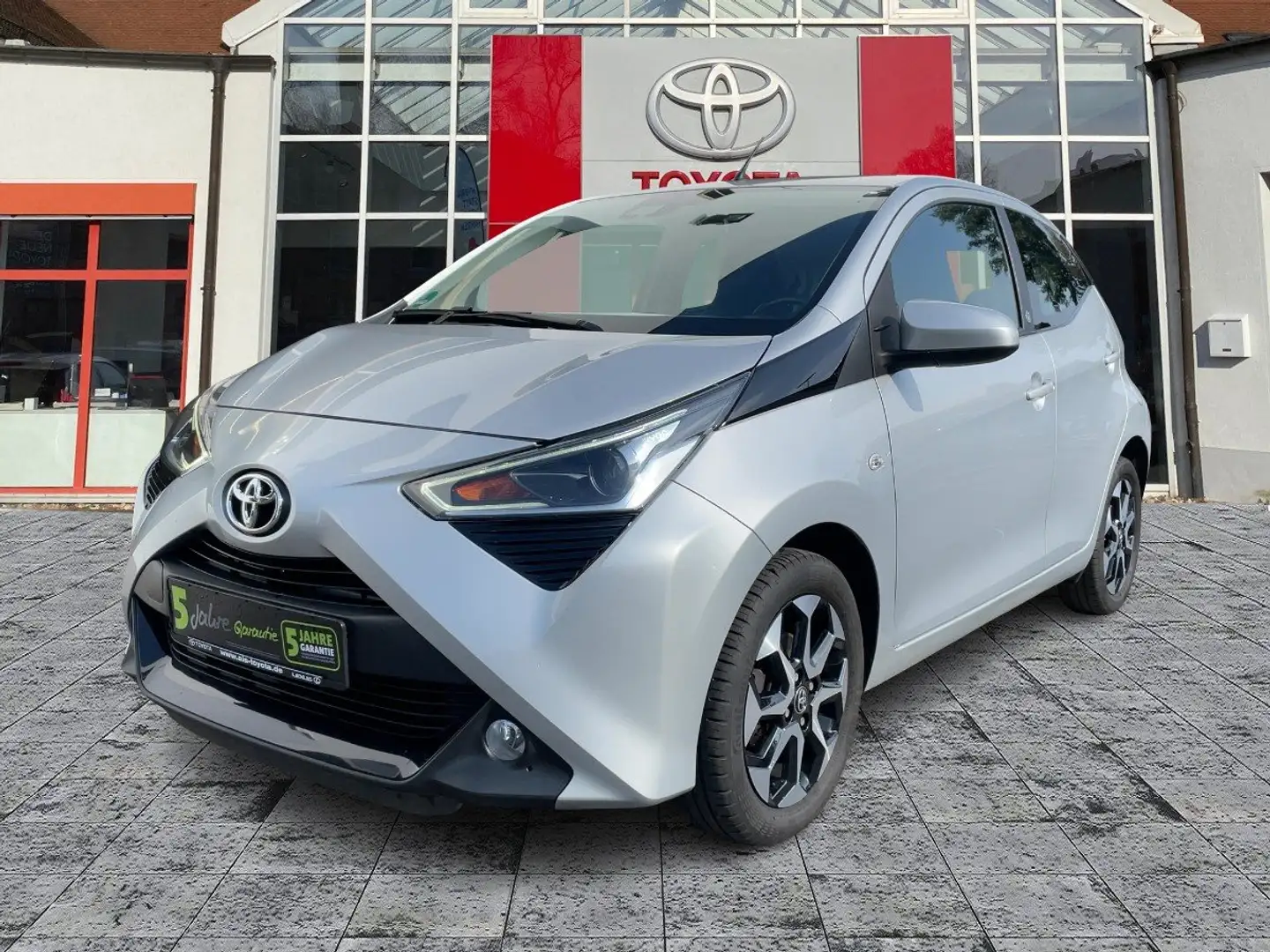 Toyota Aygo 1.0 x-play Team D KAM*DAB*SpurHalte Silber - 1