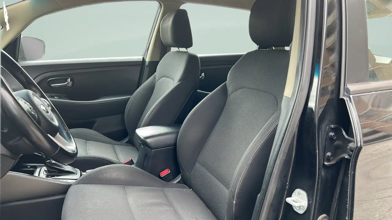 Kia Rondo снимка Kia Rondo
