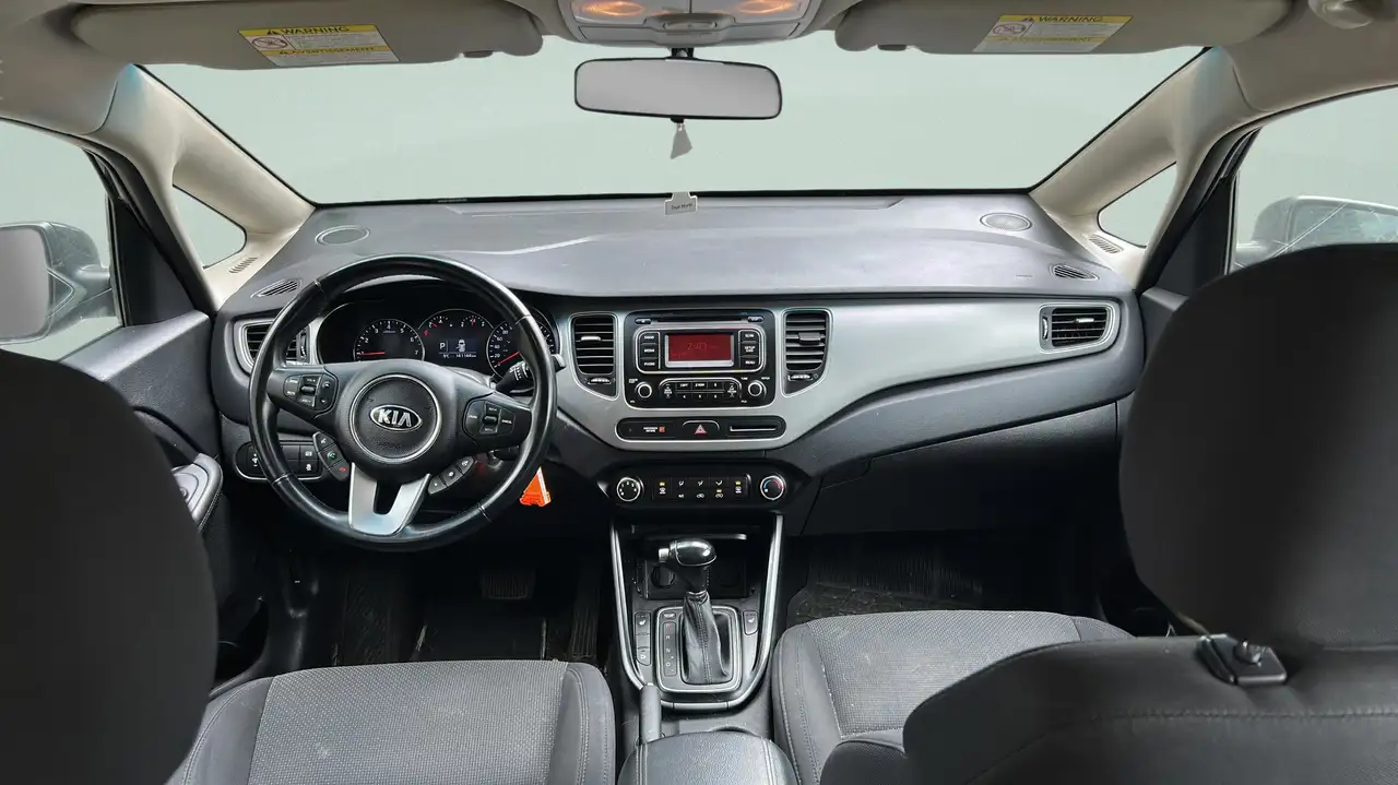 Kia Rondo снимка Kia Rondo
