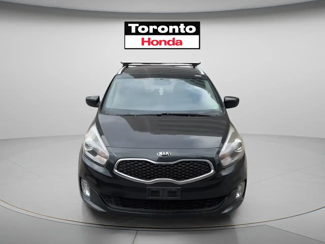 Kia Rondo снимка Kia Rondo