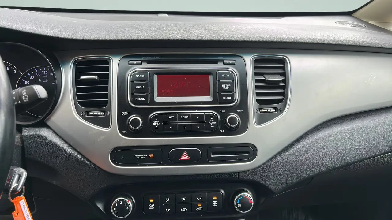 Kia Rondo снимка Kia Rondo