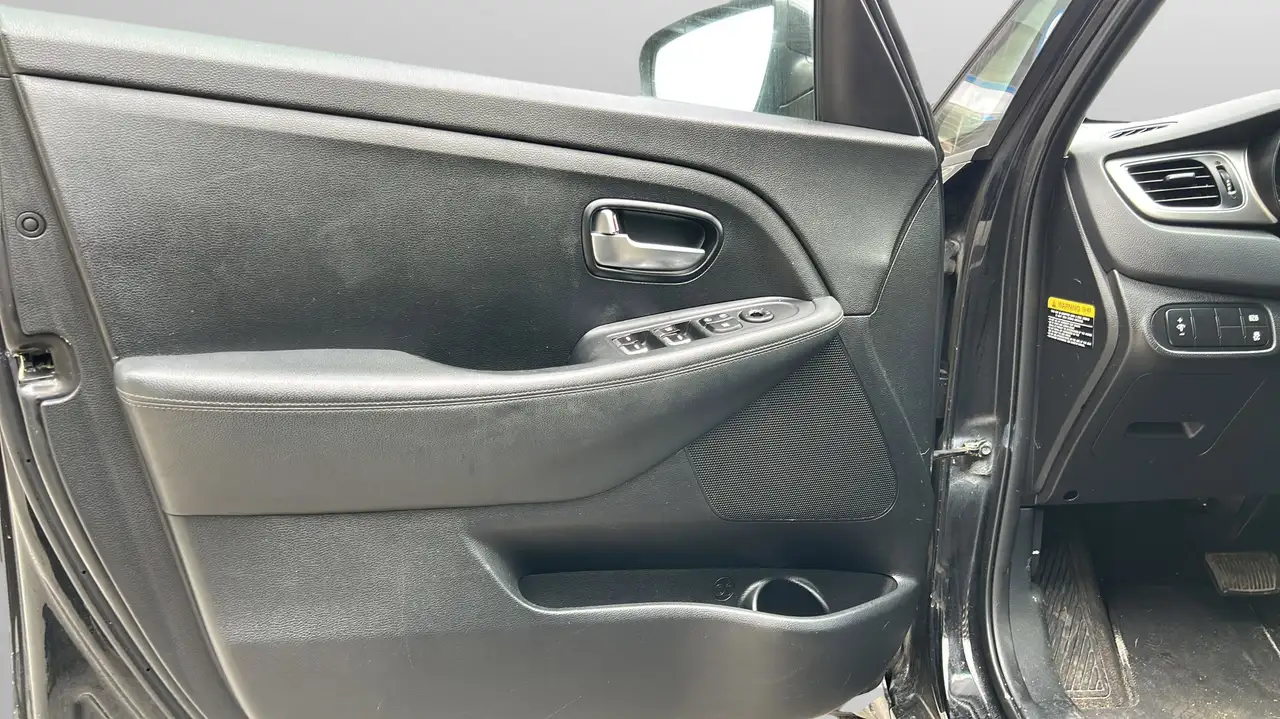Kia Rondo снимка Kia Rondo