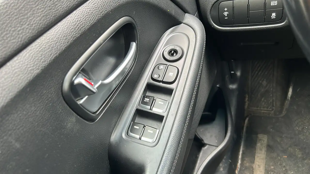Kia Rondo снимка Kia Rondo