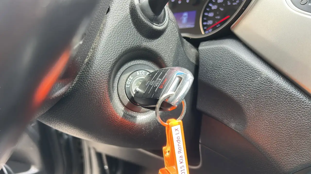 Kia Rondo снимка Kia Rondo