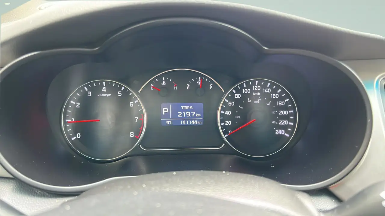 Kia Rondo снимка Kia Rondo