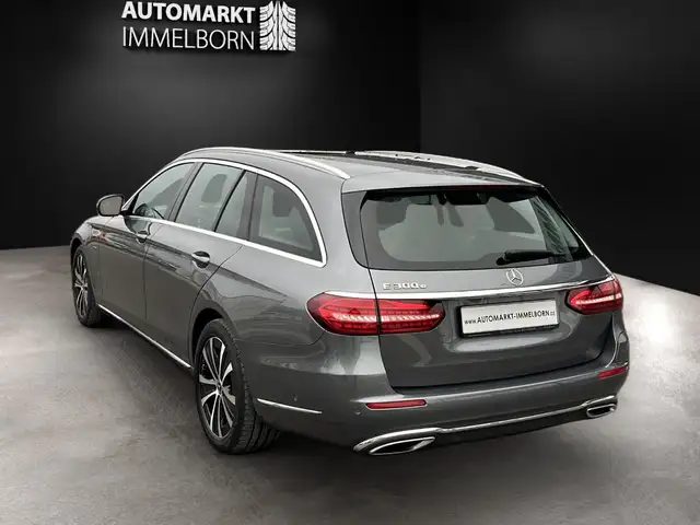Mercedes-Benz E-Class view 5