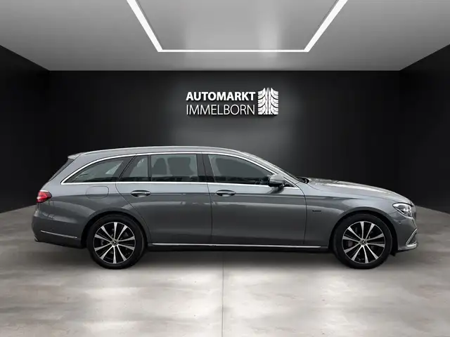 Mercedes-Benz E-Class view 8