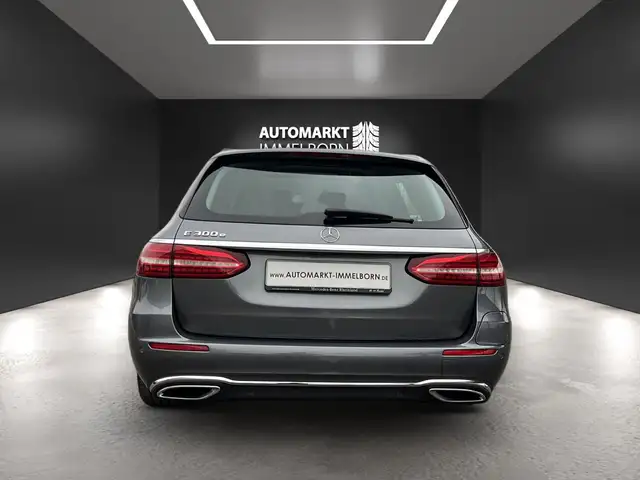 Mercedes-Benz E-Class view 12
