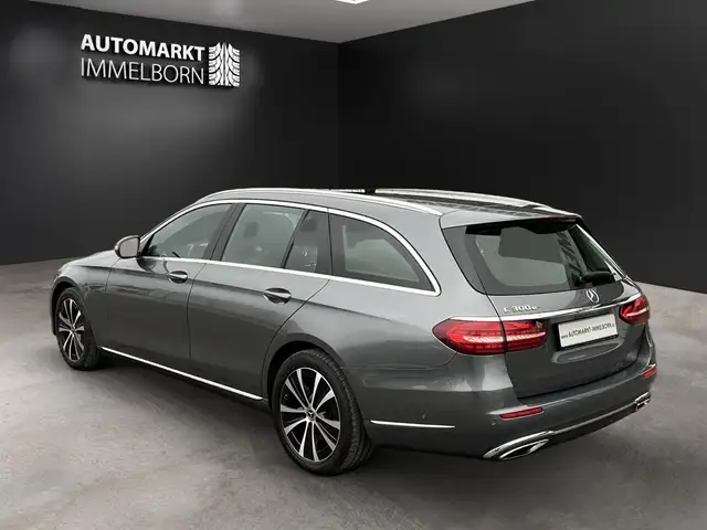 Mercedes-Benz E-Class view 6