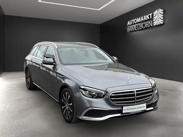 Mercedes-Benz E-Class view 3