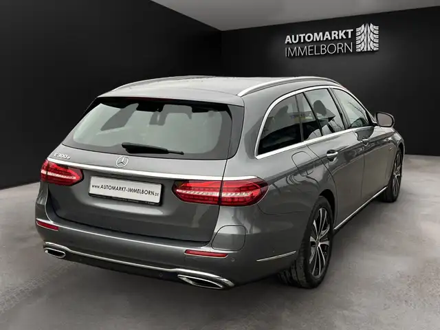 Mercedes-Benz E-Class view 9