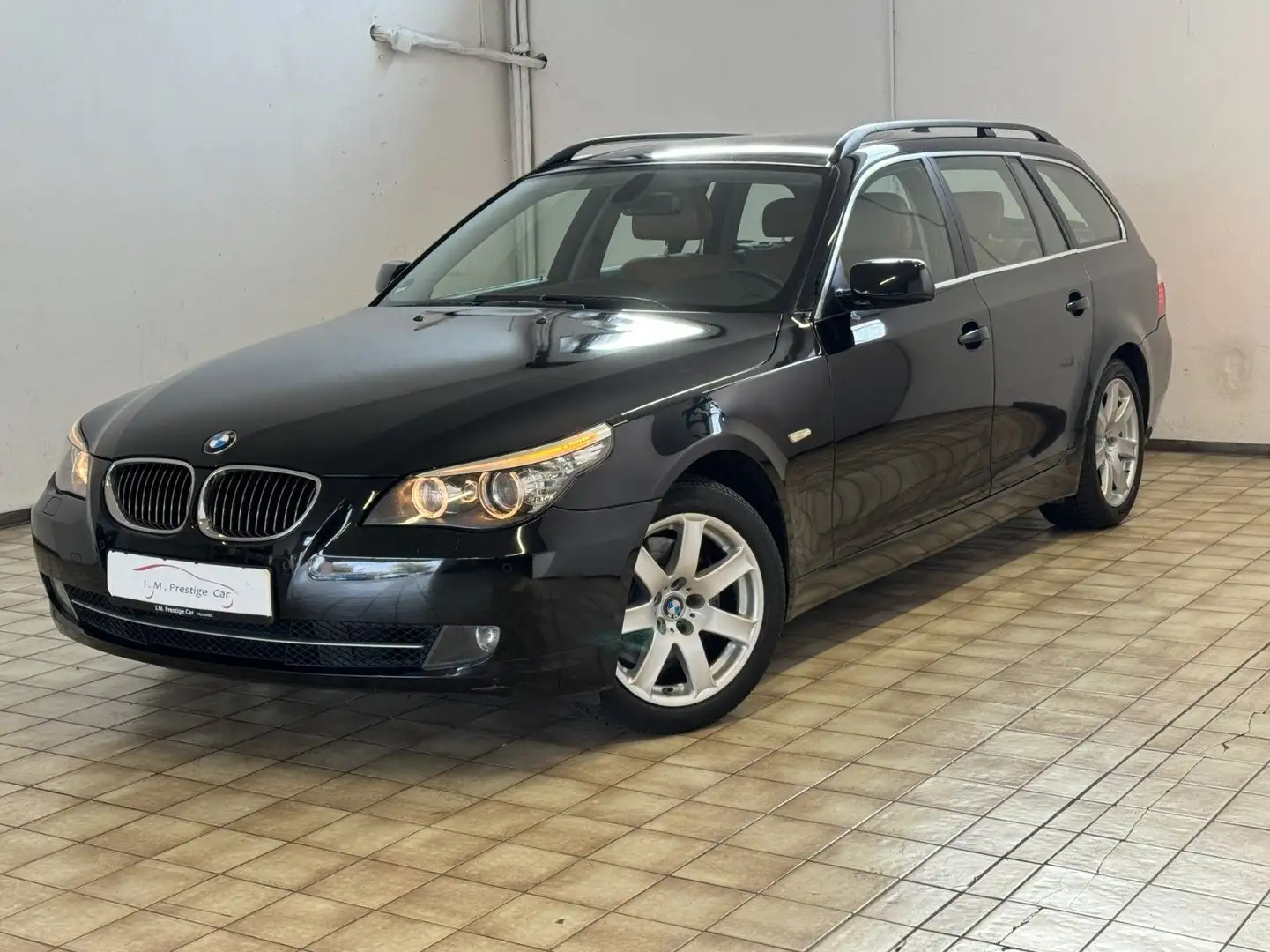 BMW 525 i LCI Multi Navi LEDER XENON SHZ AHK Schwarz - 1