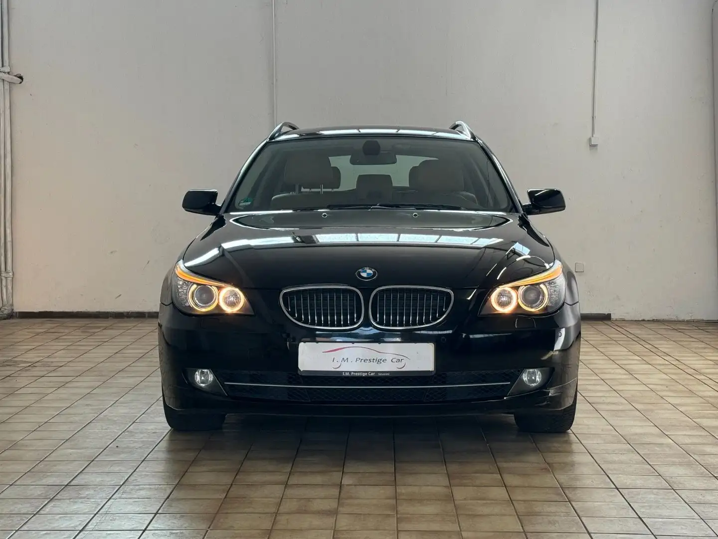 BMW 525 i LCI Multi Navi LEDER XENON SHZ AHK Schwarz - 2