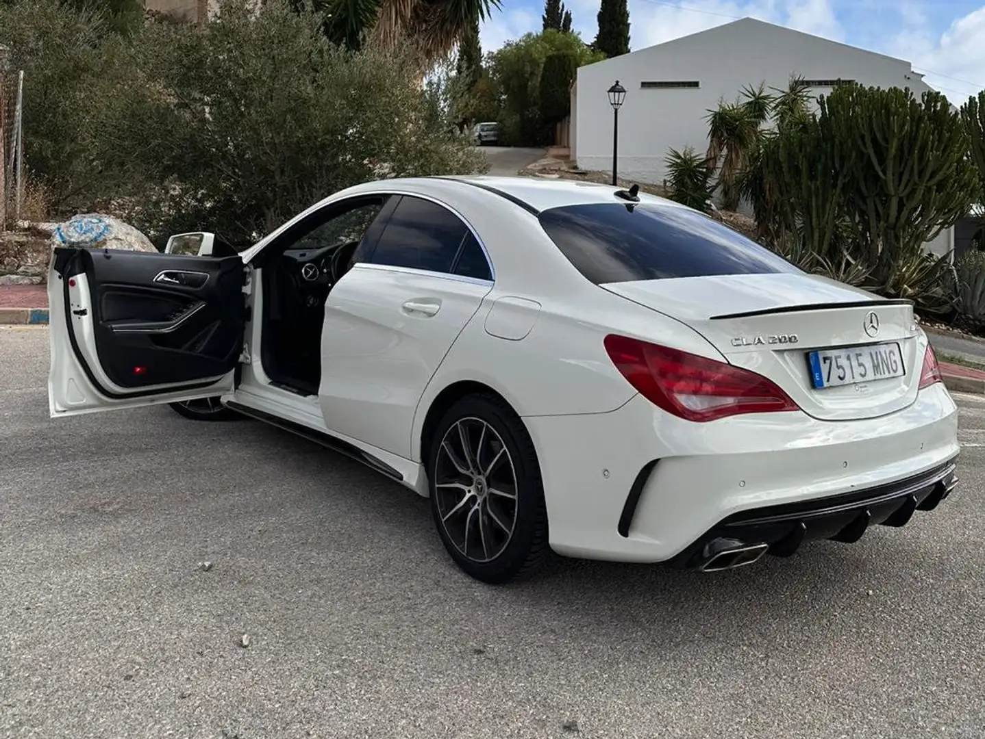 Mercedes-Benz CLA 200 CLA 200 White - 2