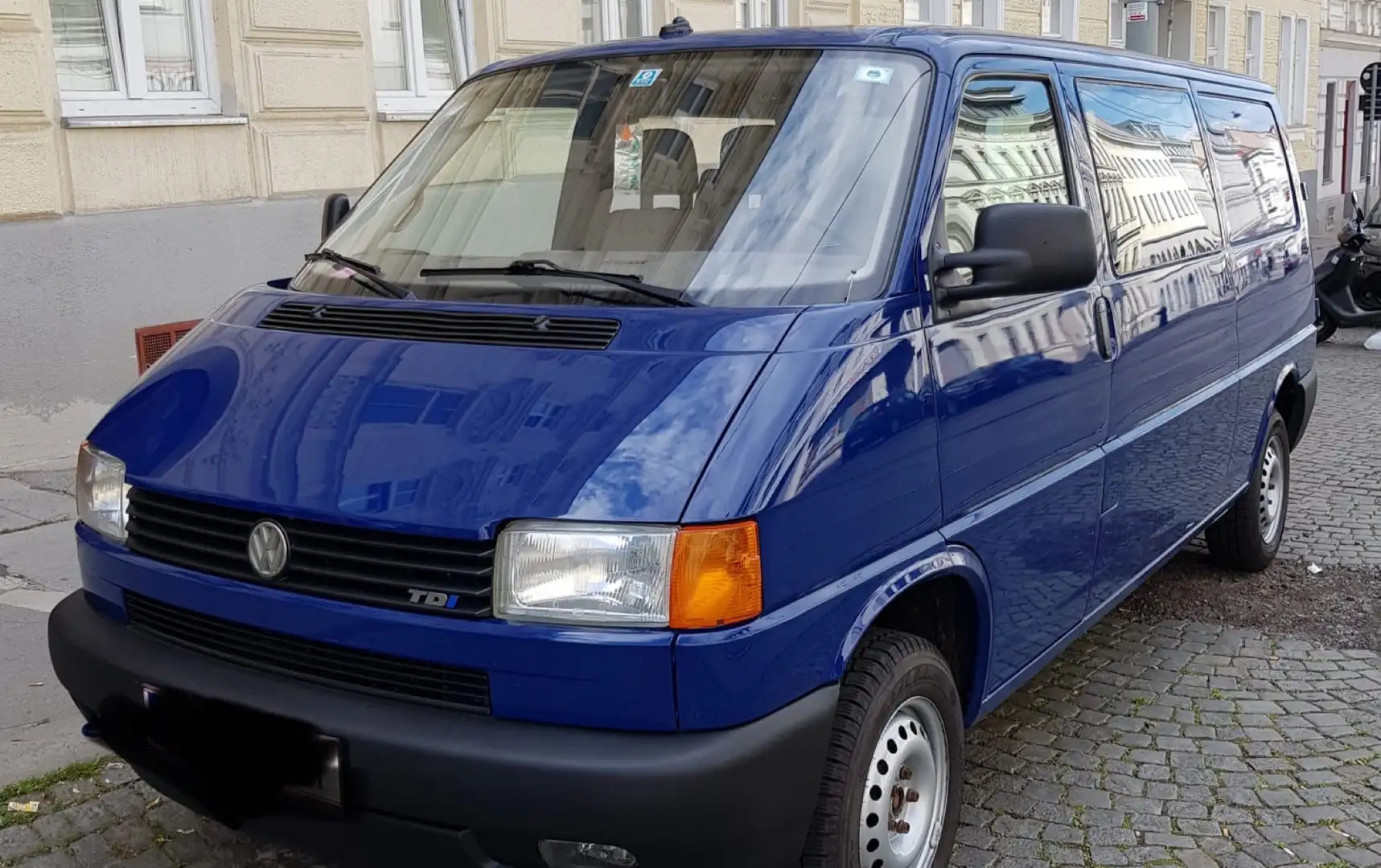 Volkswagen T4 Kombi 2-2-2-3 lg. 2,5 TDI Neues Pickerl !!! plava - 1