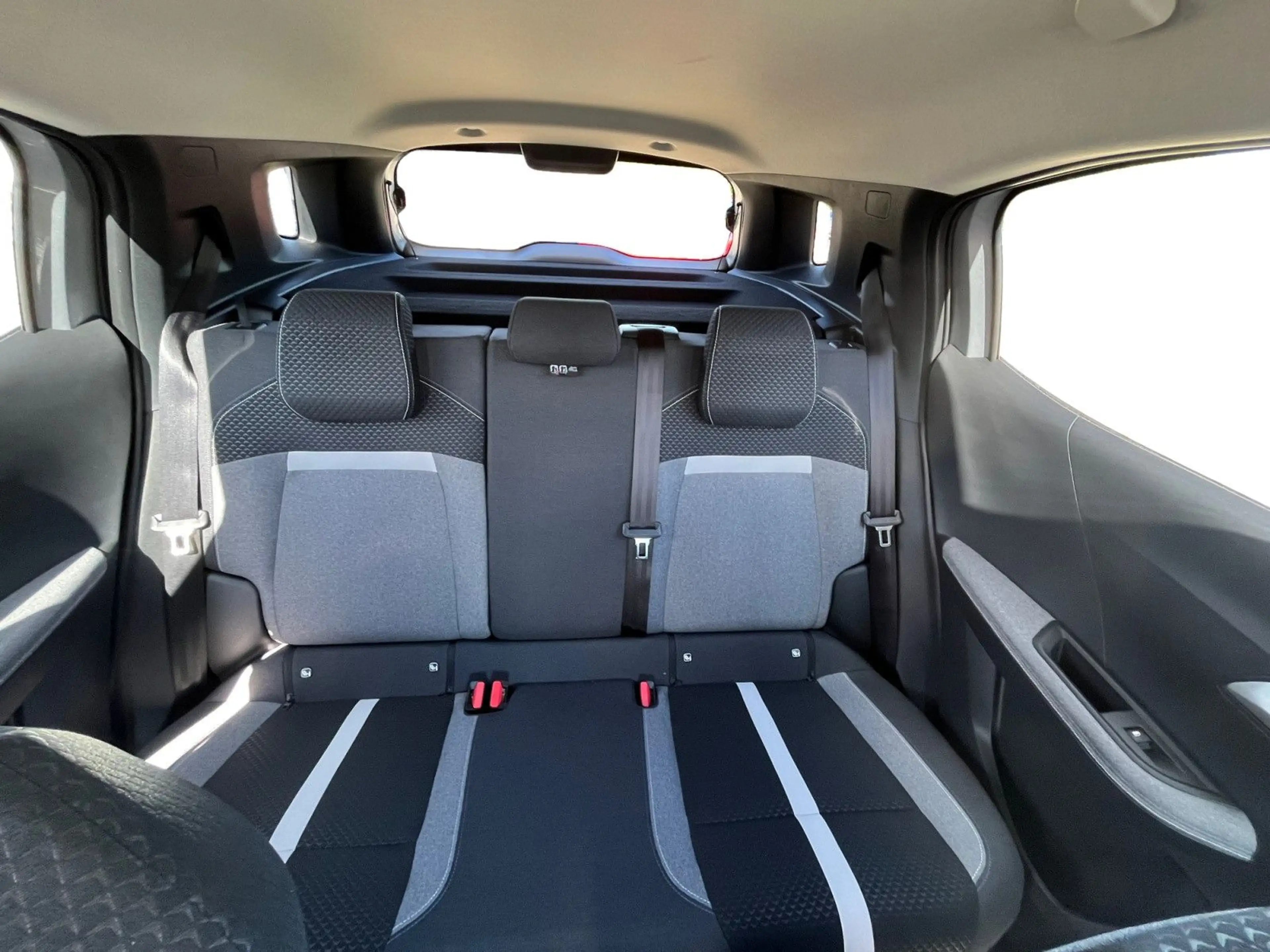 Opel Frontera Ultimate 1.2 107 kW LED/SHZ/NAVI — photo 14
