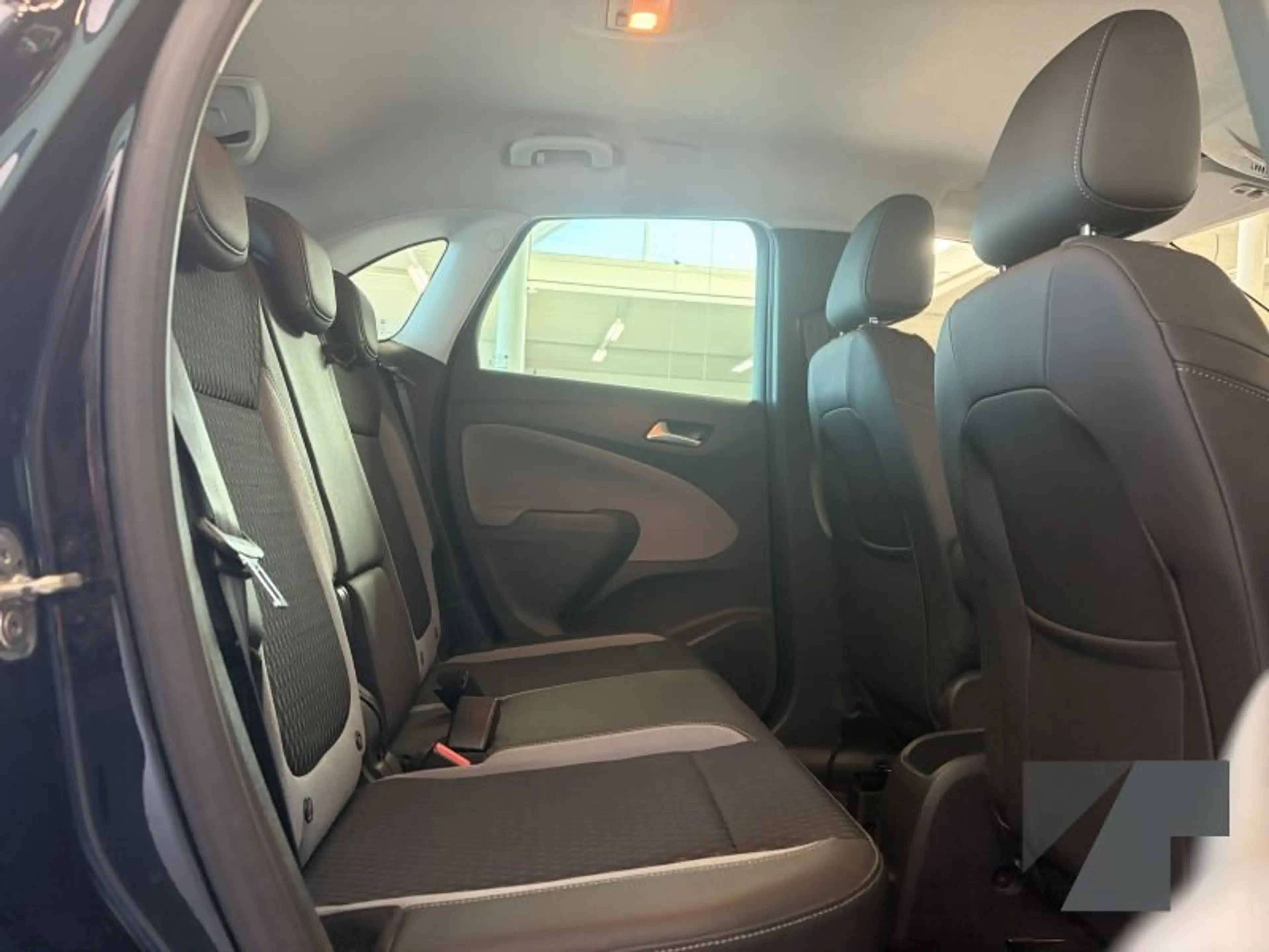 Opel Crossland X Innovation — photo 13