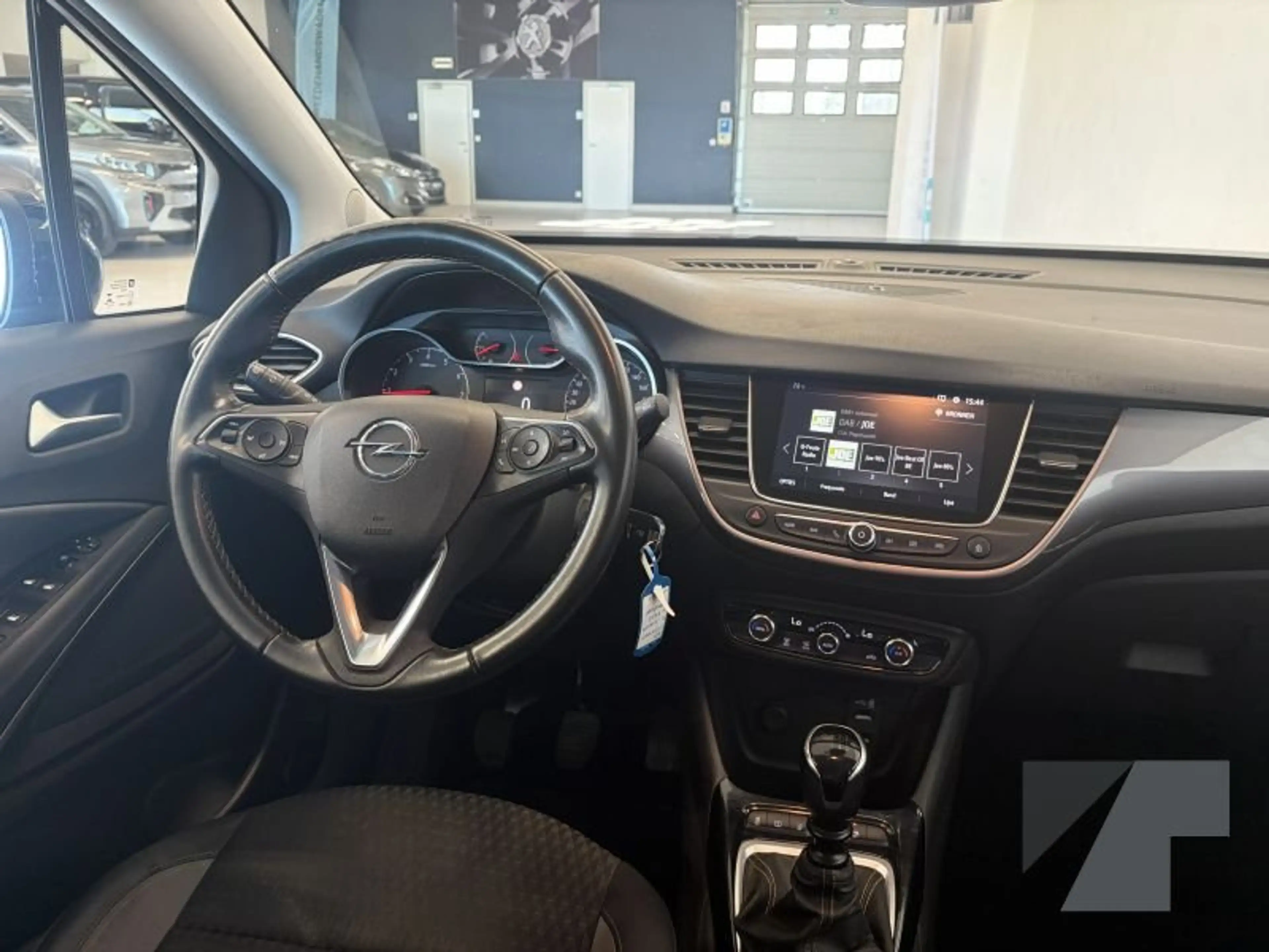 Opel Crossland X Innovation — photo 10