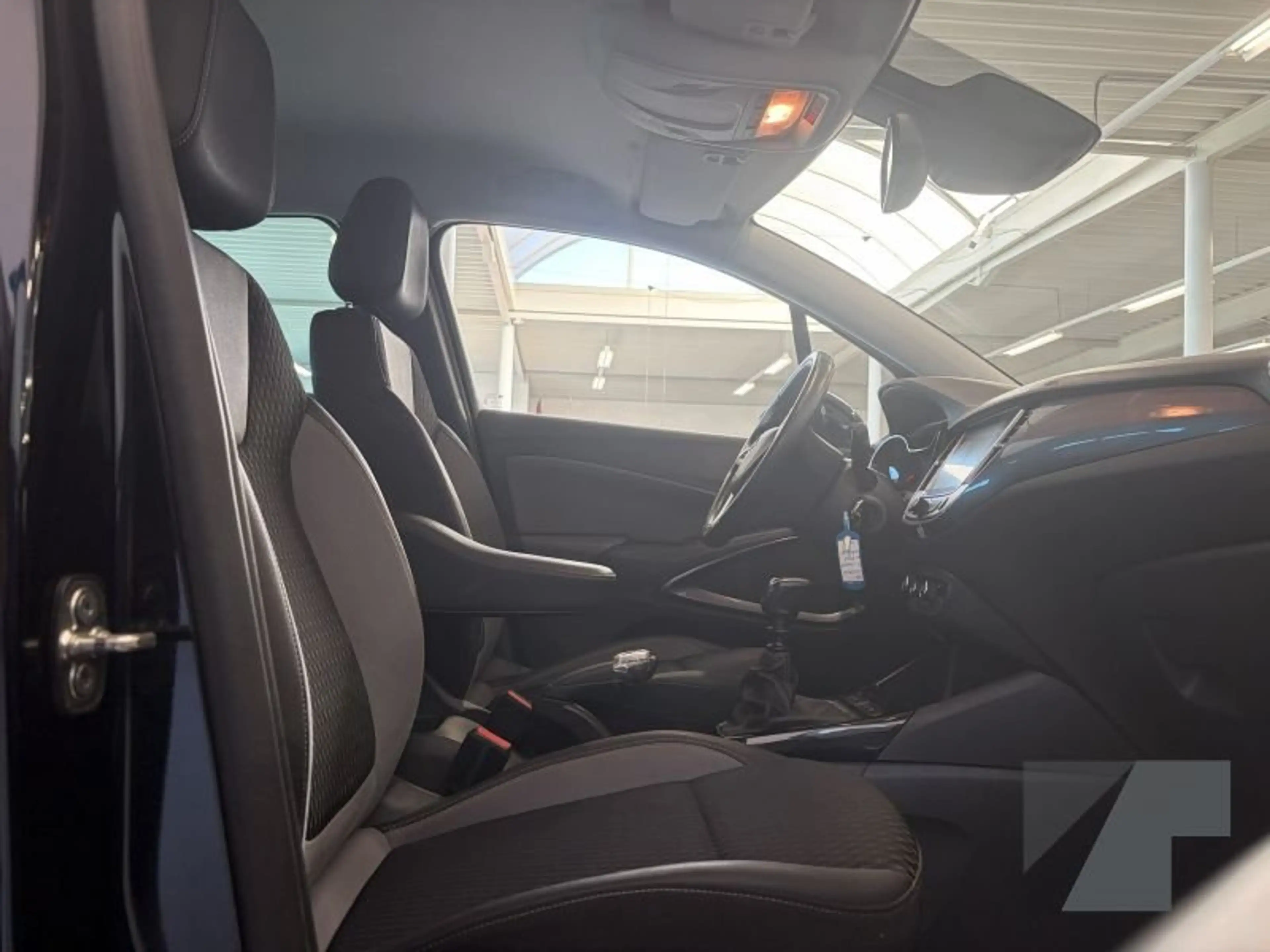 Opel Crossland X Innovation — photo 14