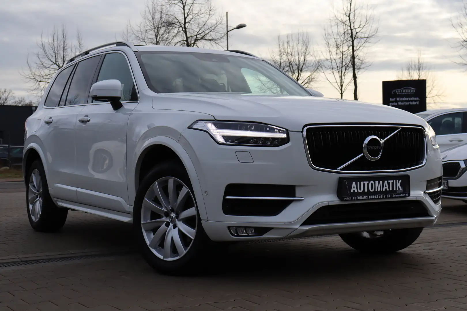 Volvo XC90 Momentum 2-Hand*Pano*LED*Leder*AHK*Temp*Mem*ILS* Weiß - 1