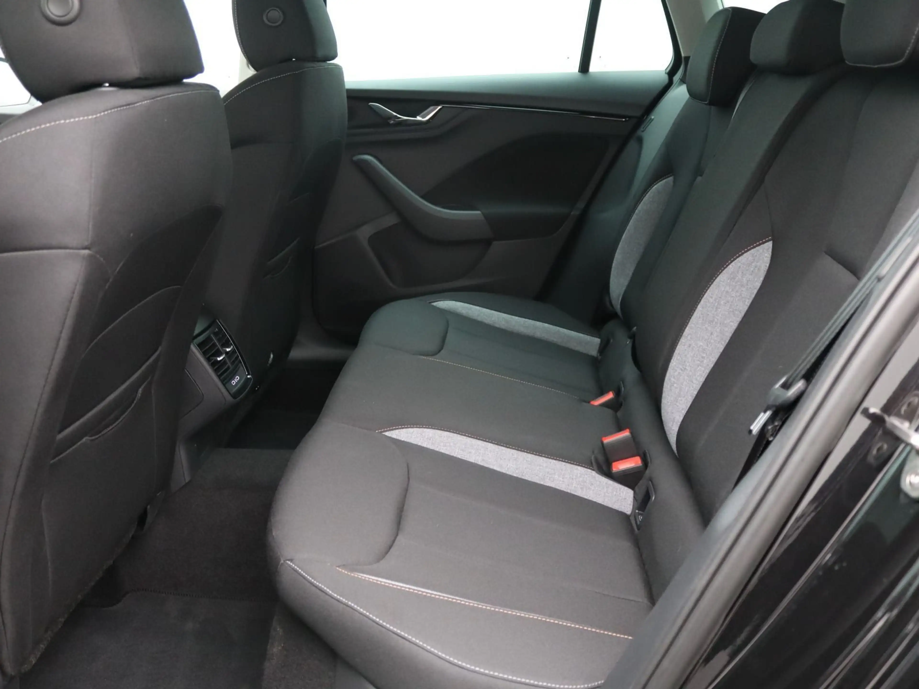 Skoda Scala Selection Black 1.5 TSI DSG / Matrix, RFK — photo 11