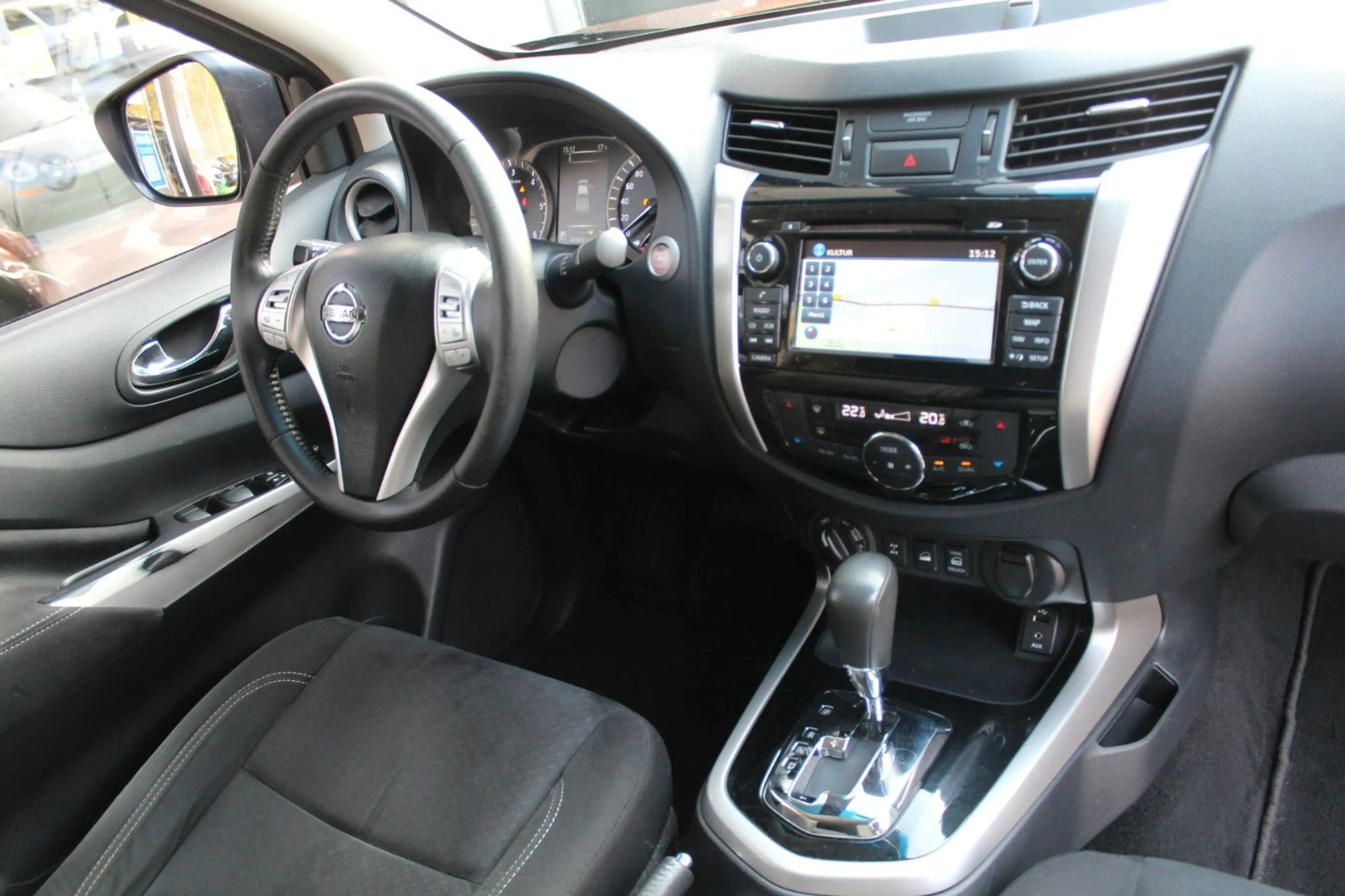 Nissan Navara N-Connecta 4x4 mit Hardtop — photo 13