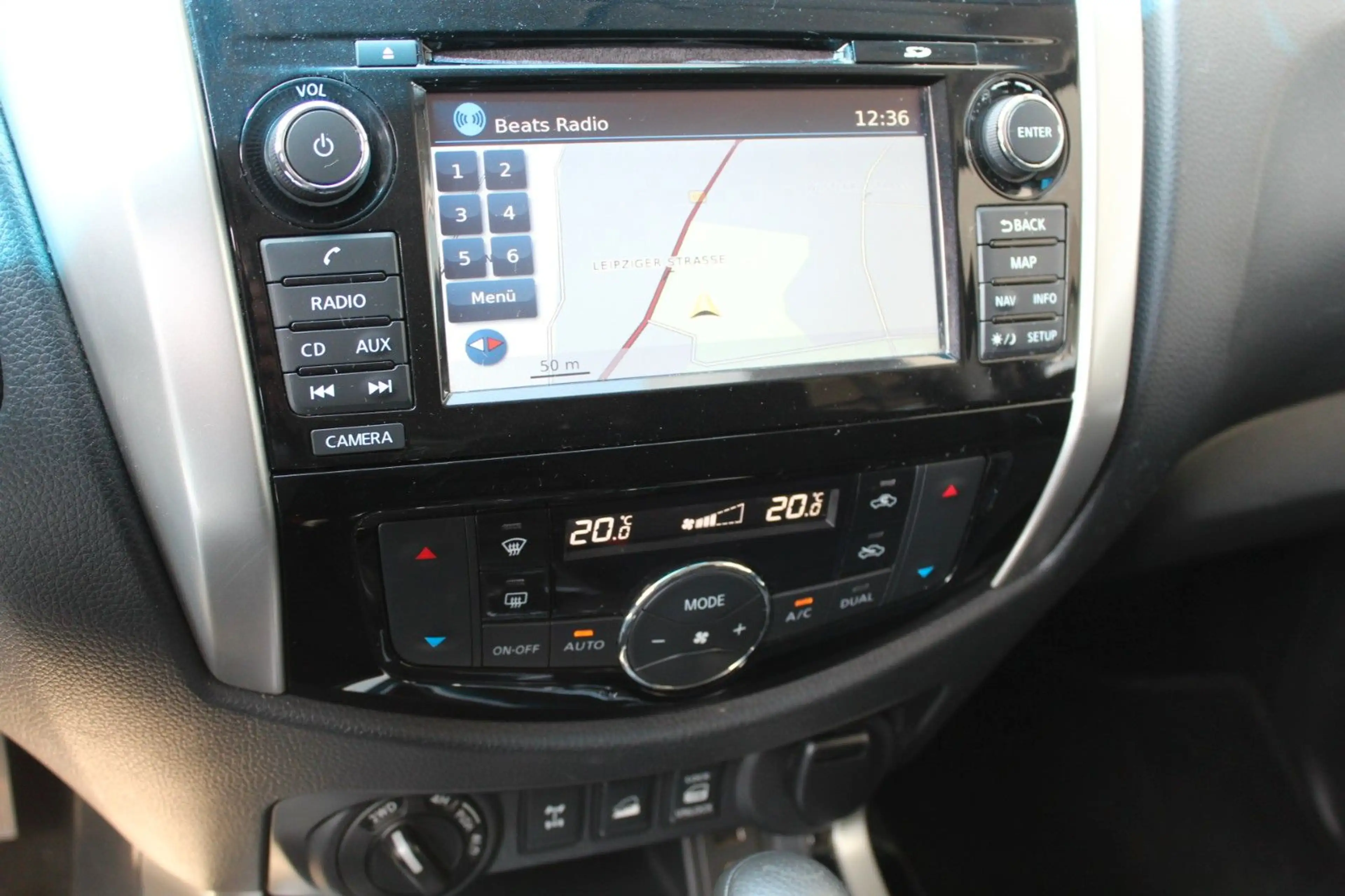 Nissan Navara N-Connecta 4x4 mit Hardtop — photo 15