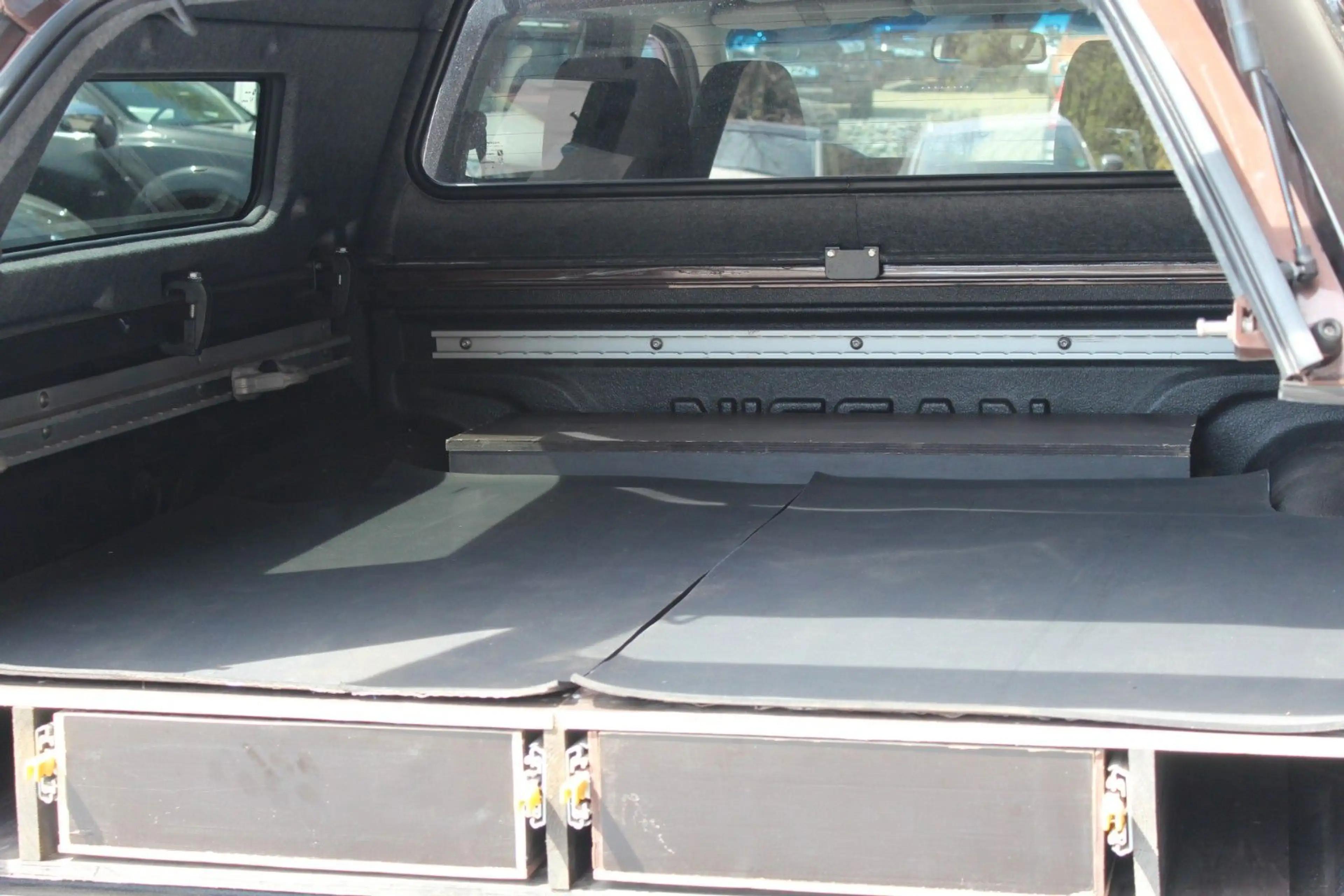 Nissan Navara N-Connecta 4x4 mit Hardtop — photo 12