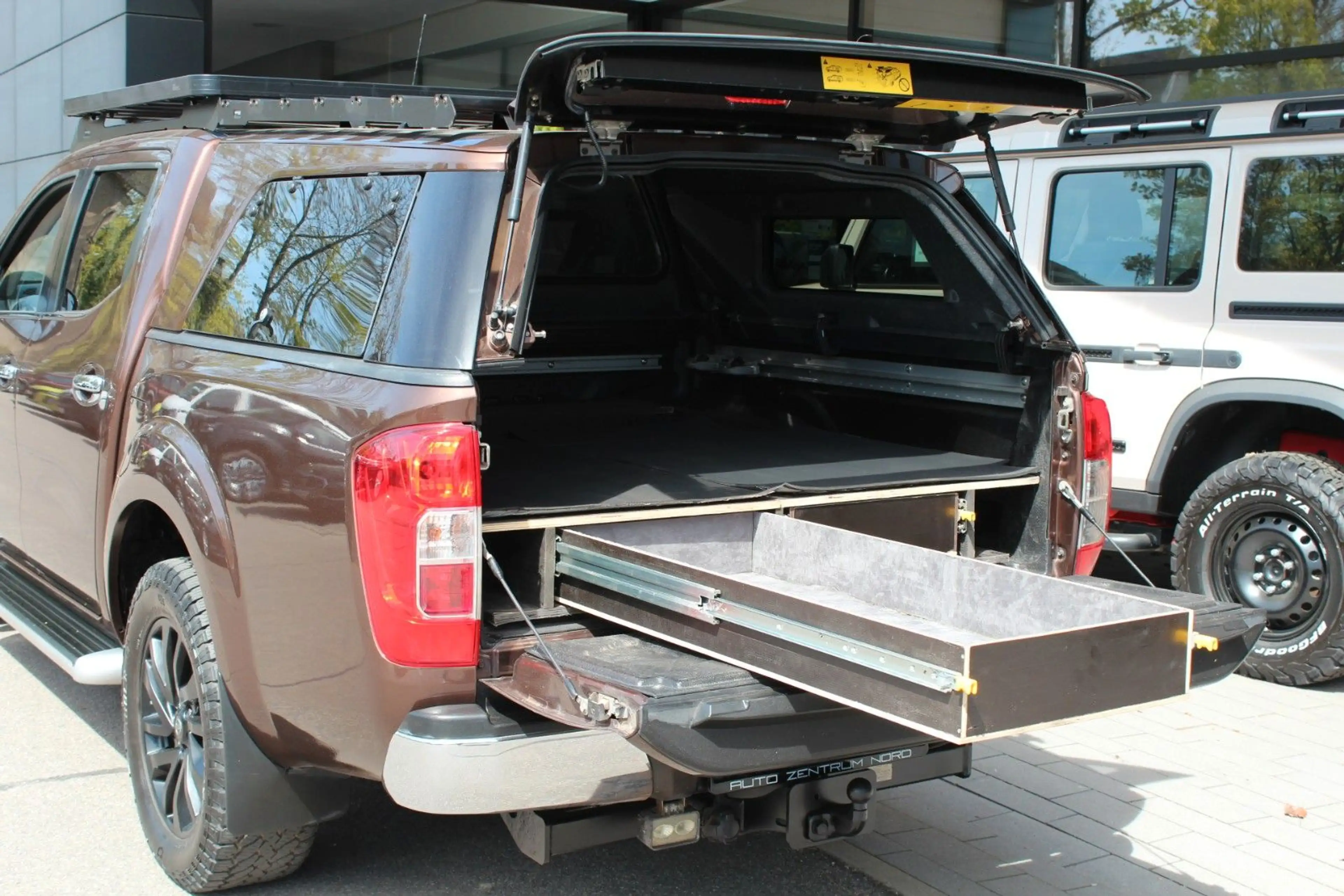 Nissan Navara N-Connecta 4x4 mit Hardtop — photo 11