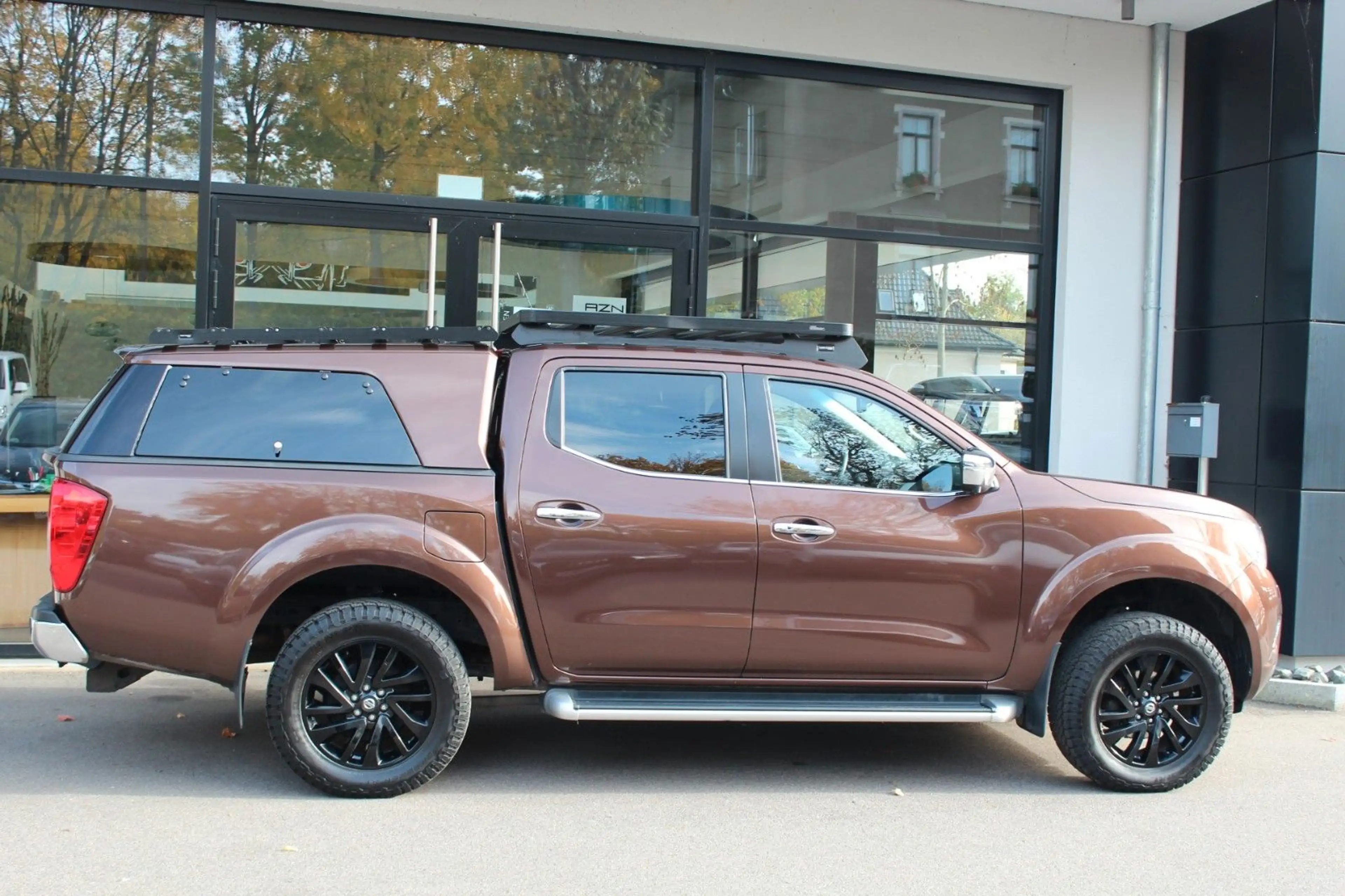 Nissan Navara N-Connecta 4x4 mit Hardtop — photo 2