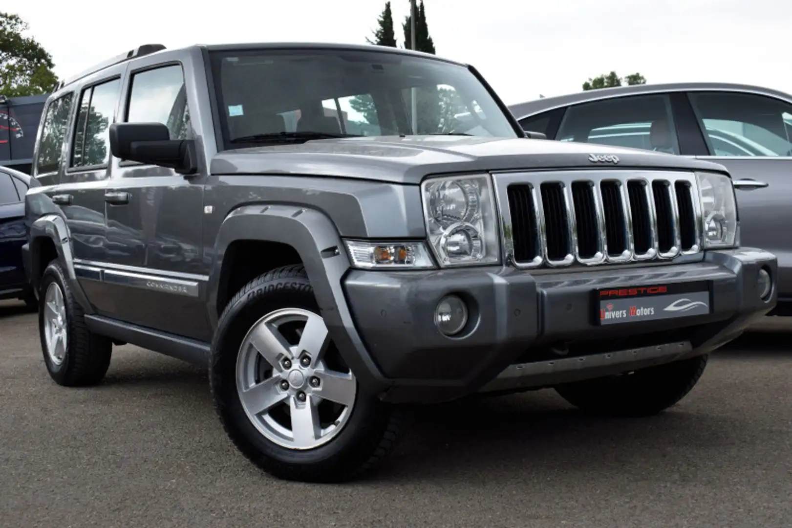Jeep Commander 3.0 CRD OVERLAND 7Places Grau - 1