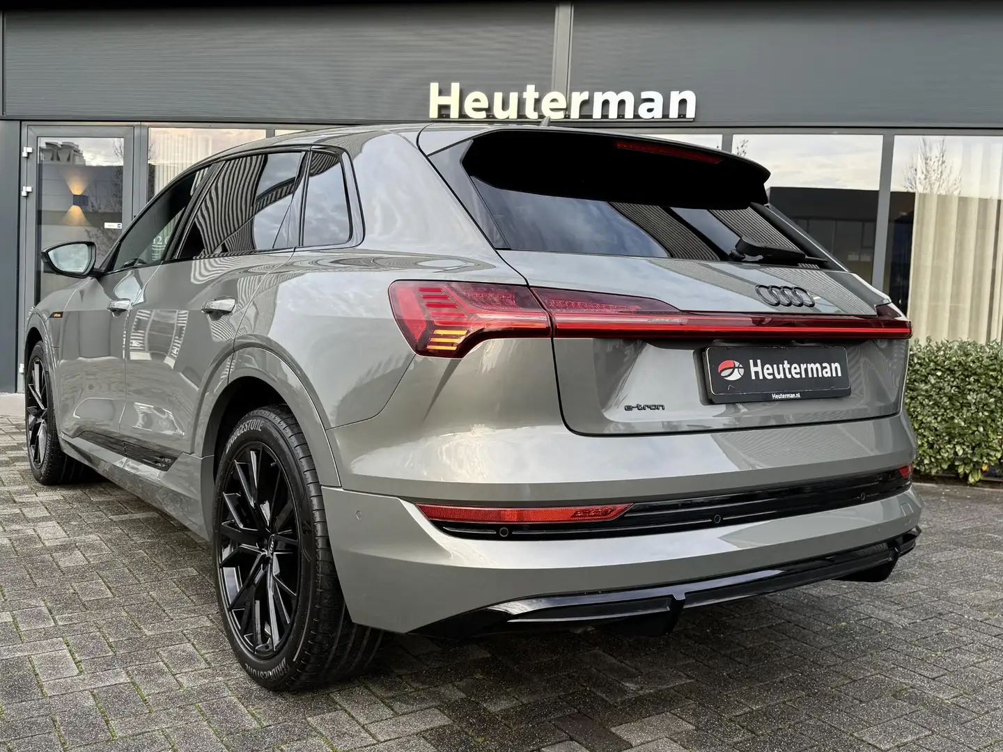 Audi e-tron 55 Quattro S Line Black Edition Sfeerverl./ Gris - 2