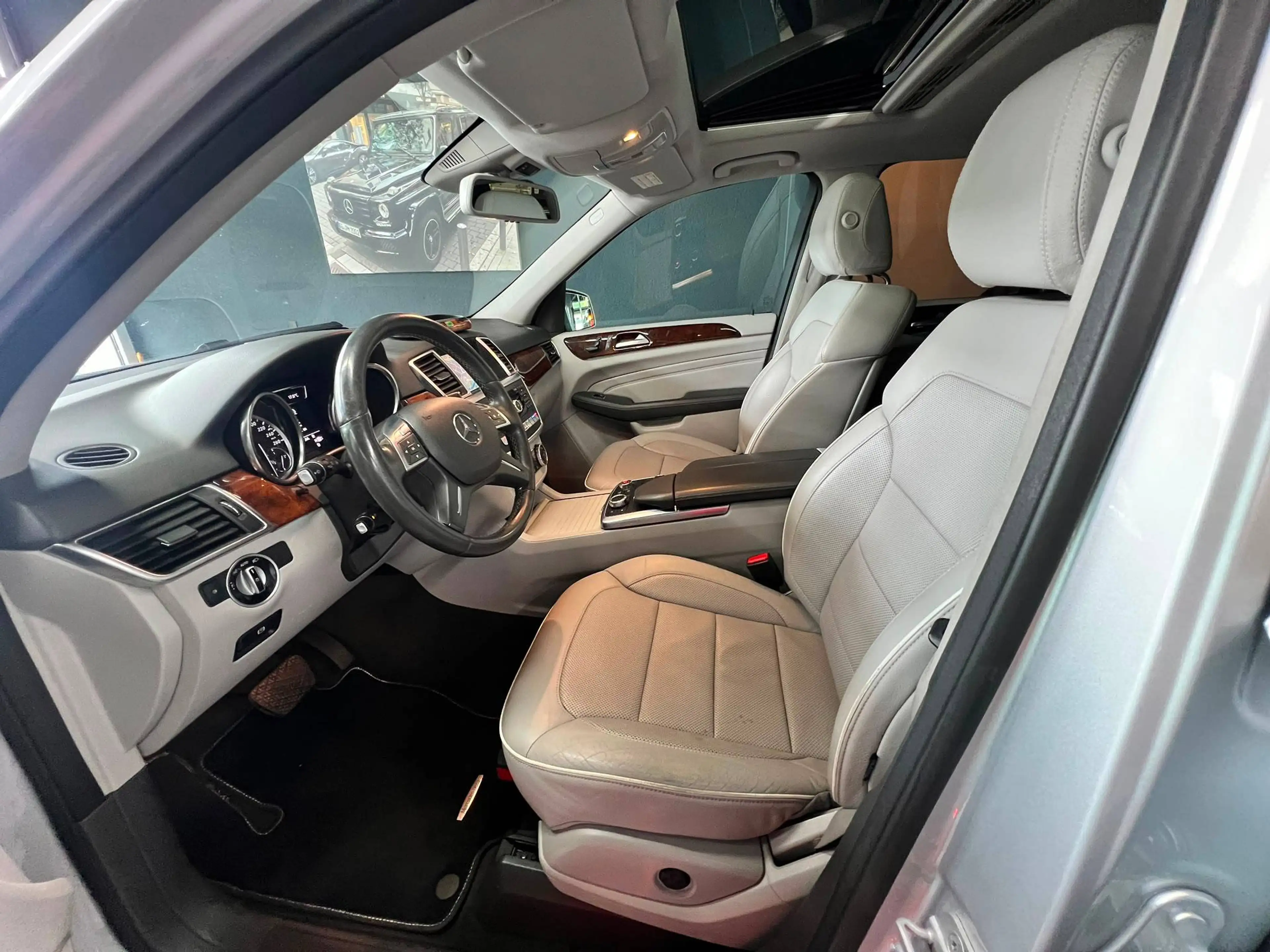 Mercedes-Benz ML 350 ML 350 CDI BlueTec Off-Roader — photo 6