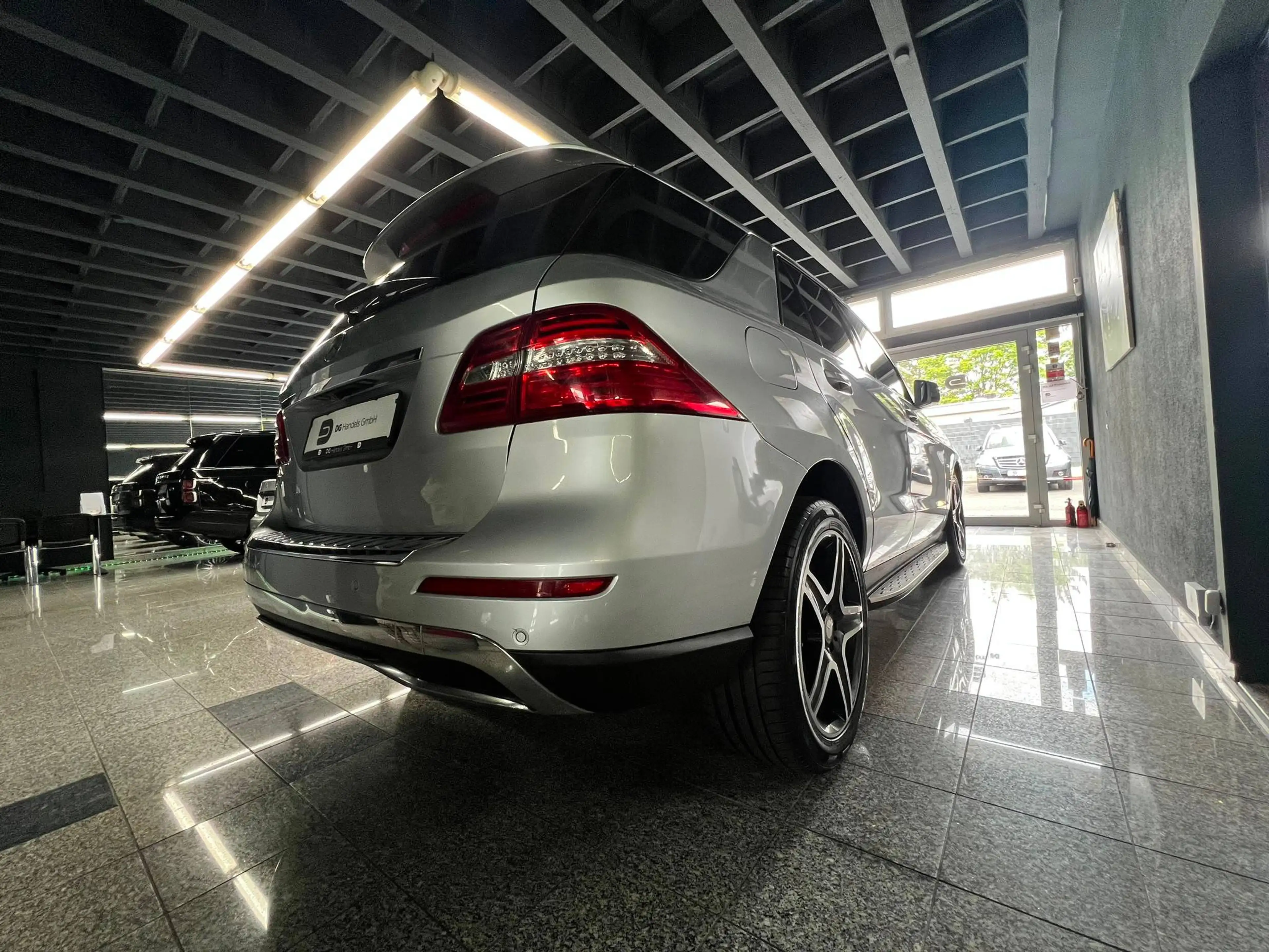 Mercedes-Benz ML 350 ML 350 CDI BlueTec Off-Roader — photo 3