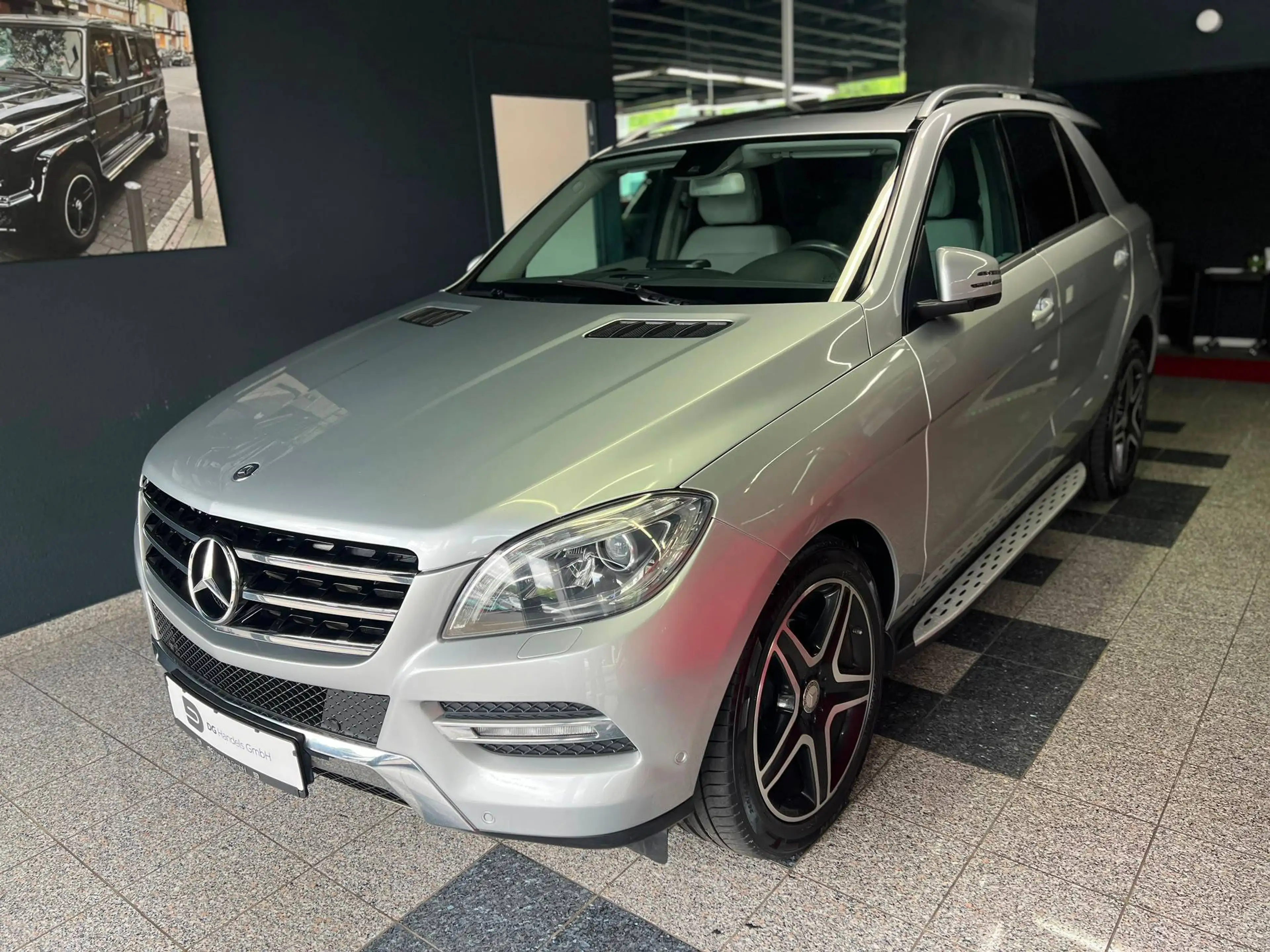 Mercedes-Benz ML 350 ML 350 CDI BlueTec Off-Roader — photo 2