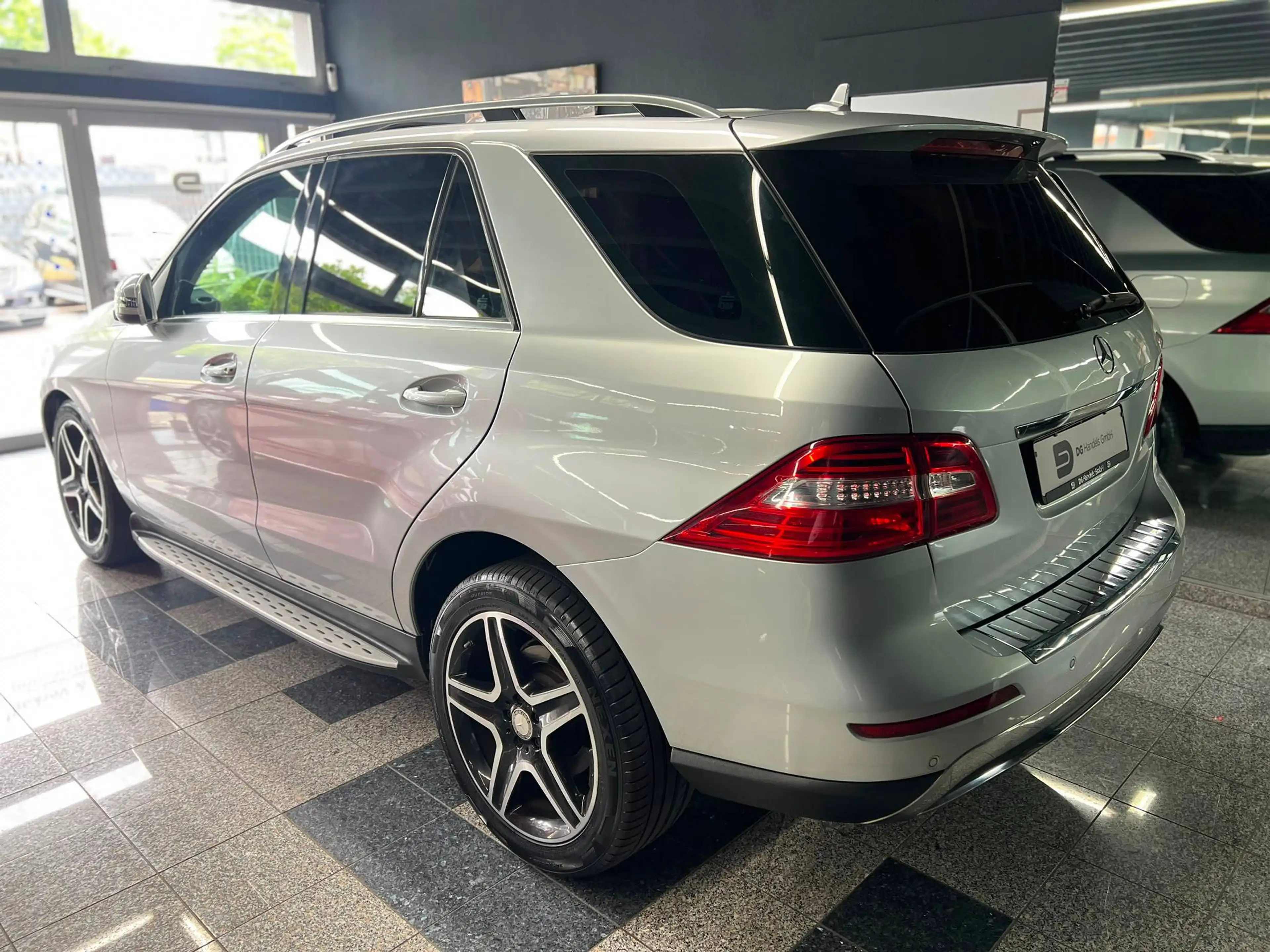 Mercedes-Benz ML 350 ML 350 CDI BlueTec Off-Roader — photo 4