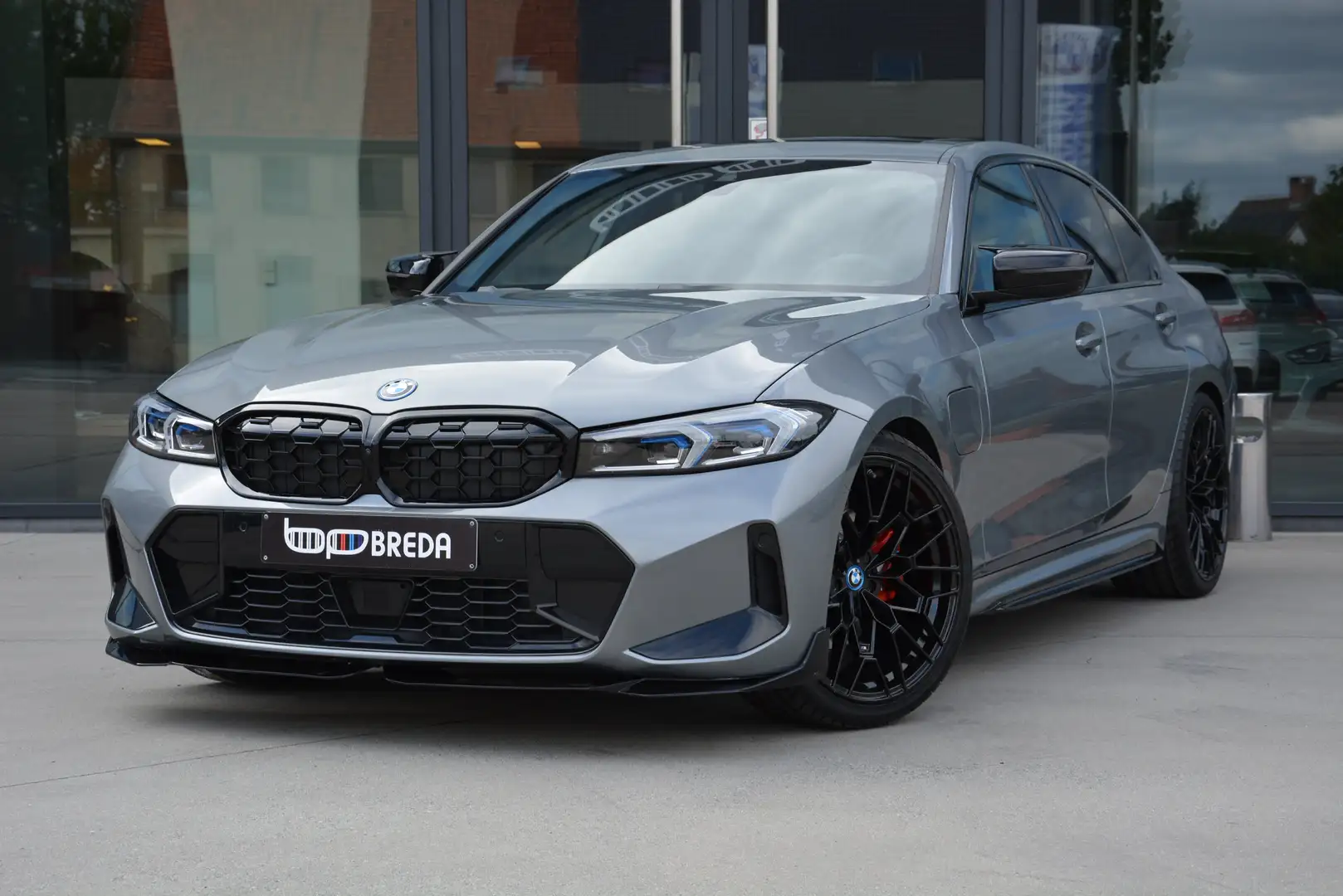 BMW 330 e xDrive M-Performance/Pano/ACC/Harmankardon/19" Grigio - 2